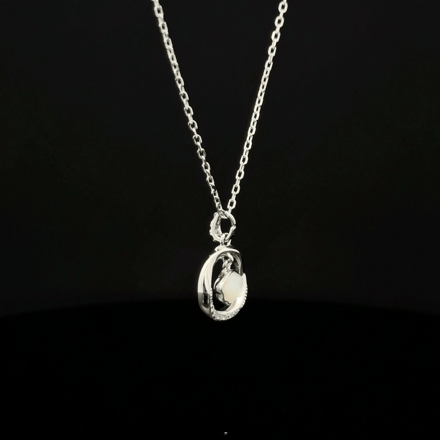 RHODIUM CIRCLE CHAIN WITH PENDANT