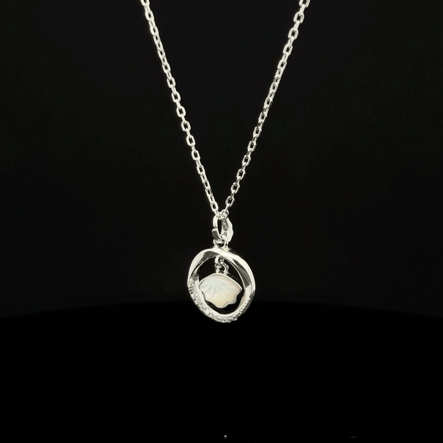 RHODIUM CIRCLE CHAIN WITH PENDANT