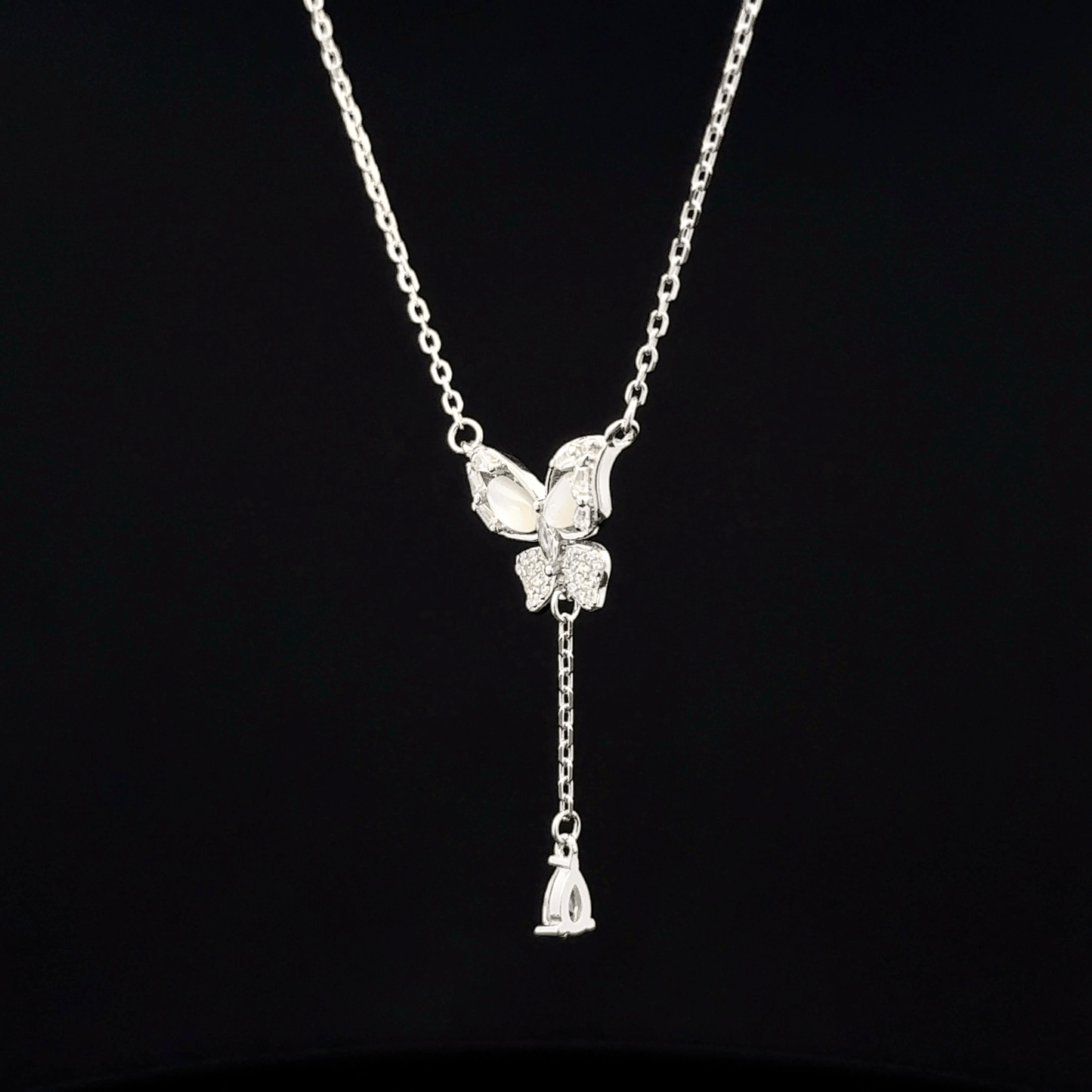 BUTTERFLY CHAIN WITH PENDANT