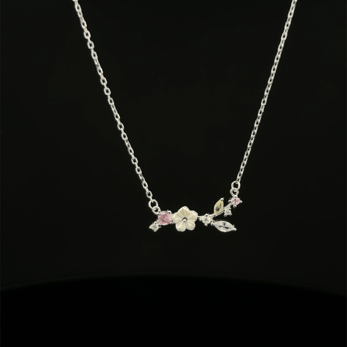 FLOWER CHAIN WITH PENDANT