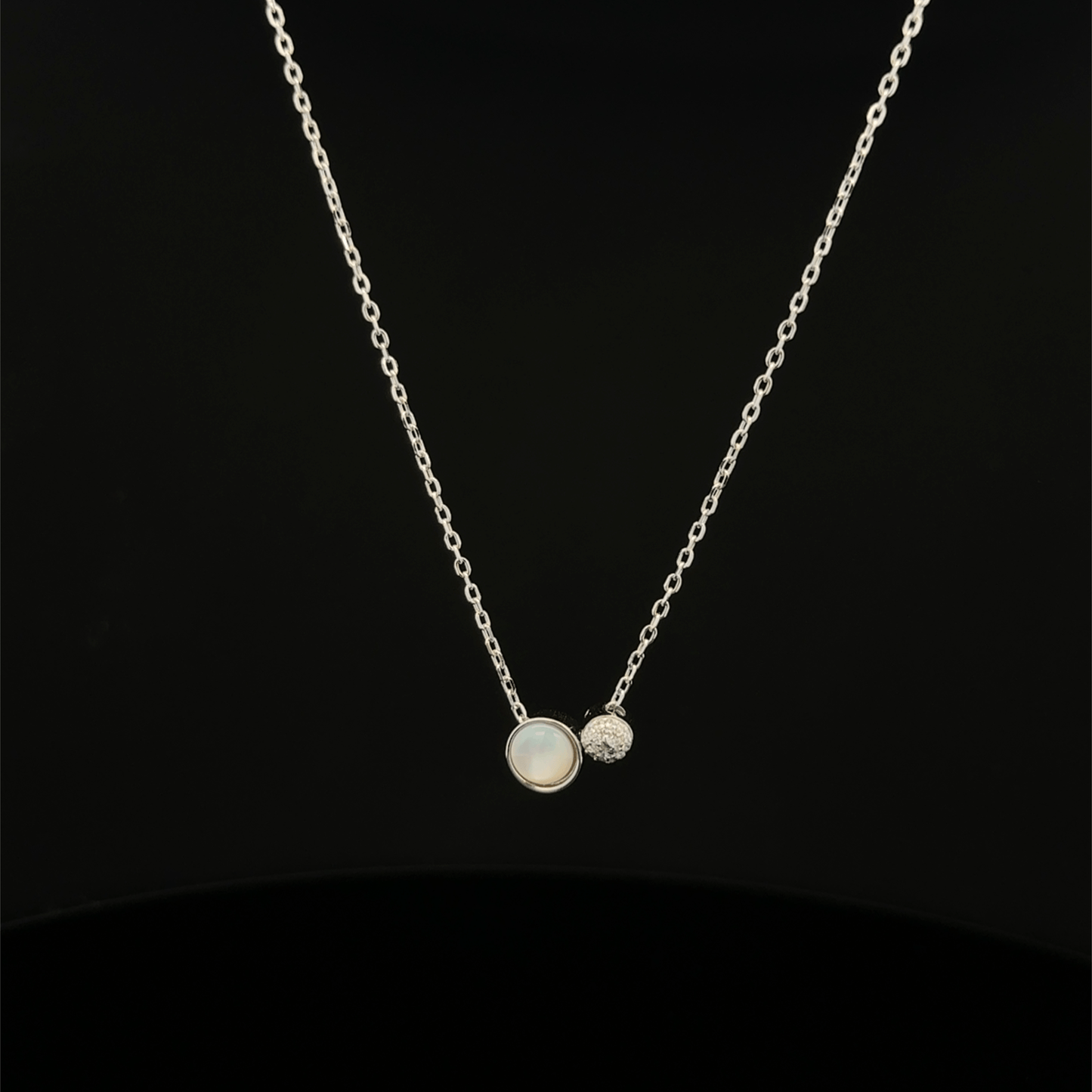 MOP CHAIN WITH PENDANT