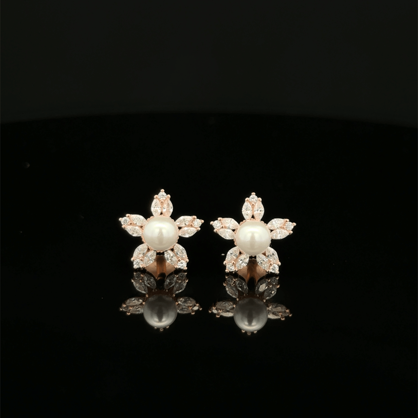 ROSELGOLD PEARL FLOWER EARRING