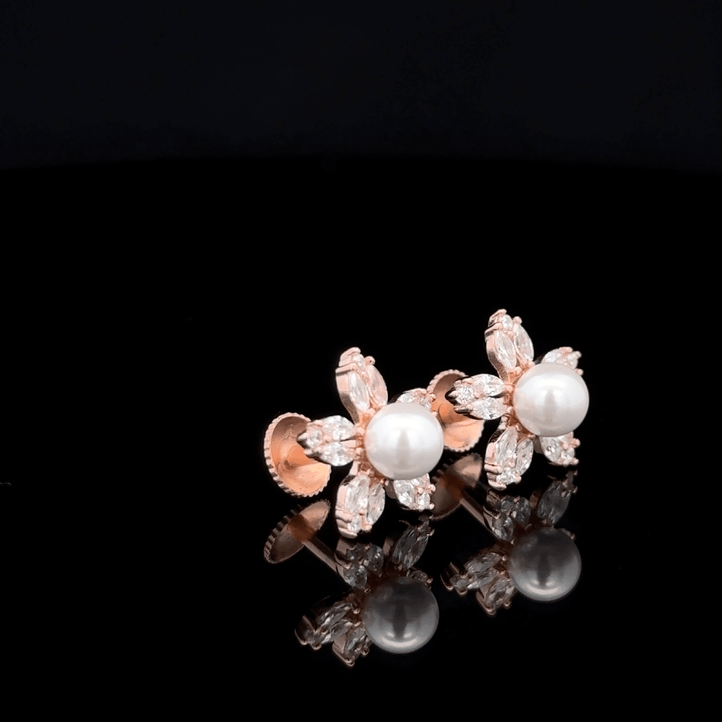 ROSELGOLD PEARL FLOWER EARRING