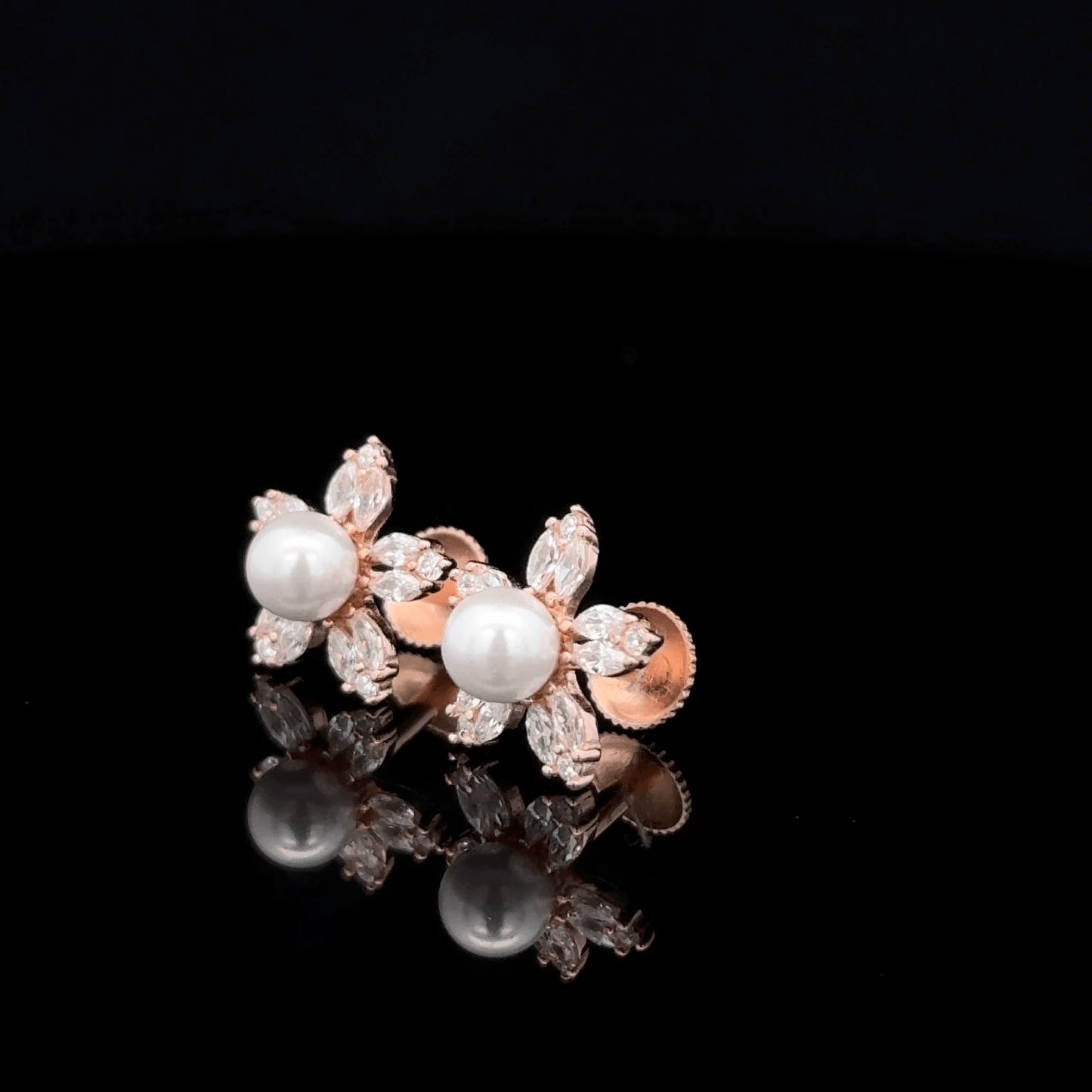 ROSELGOLD PEARL FLOWER EARRING
