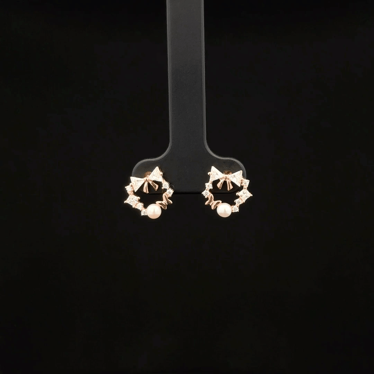 BOW AND TIE CIRCLE EARRING