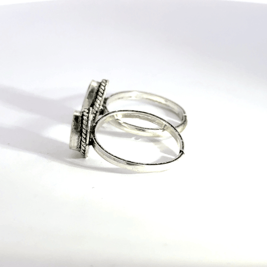 Antique Stone Toerings