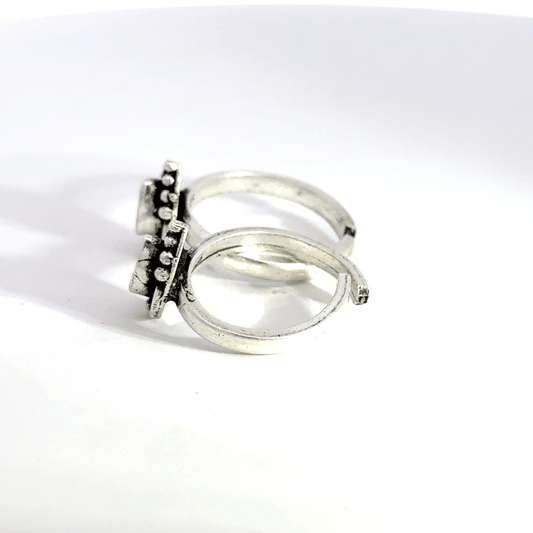 Antique Stone Toerings