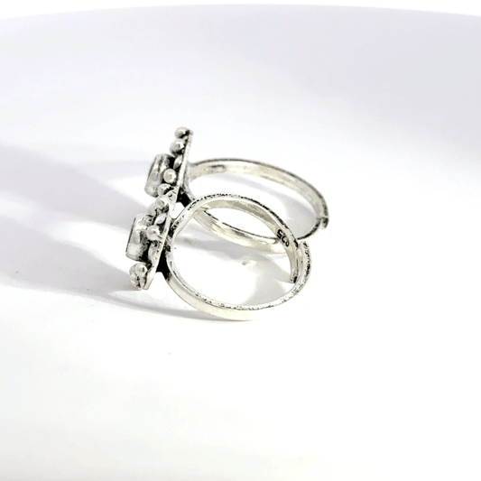 Antique Stone Toerings