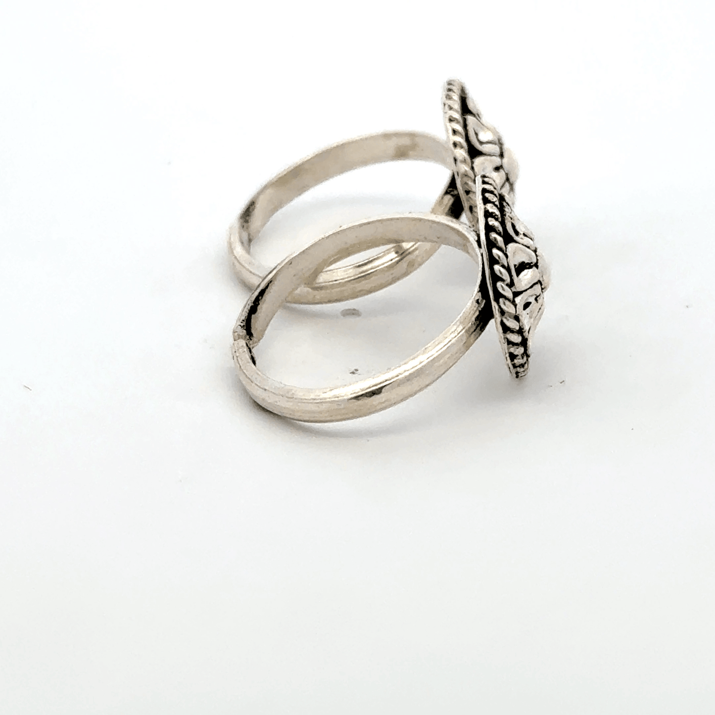 Antique flower toerings