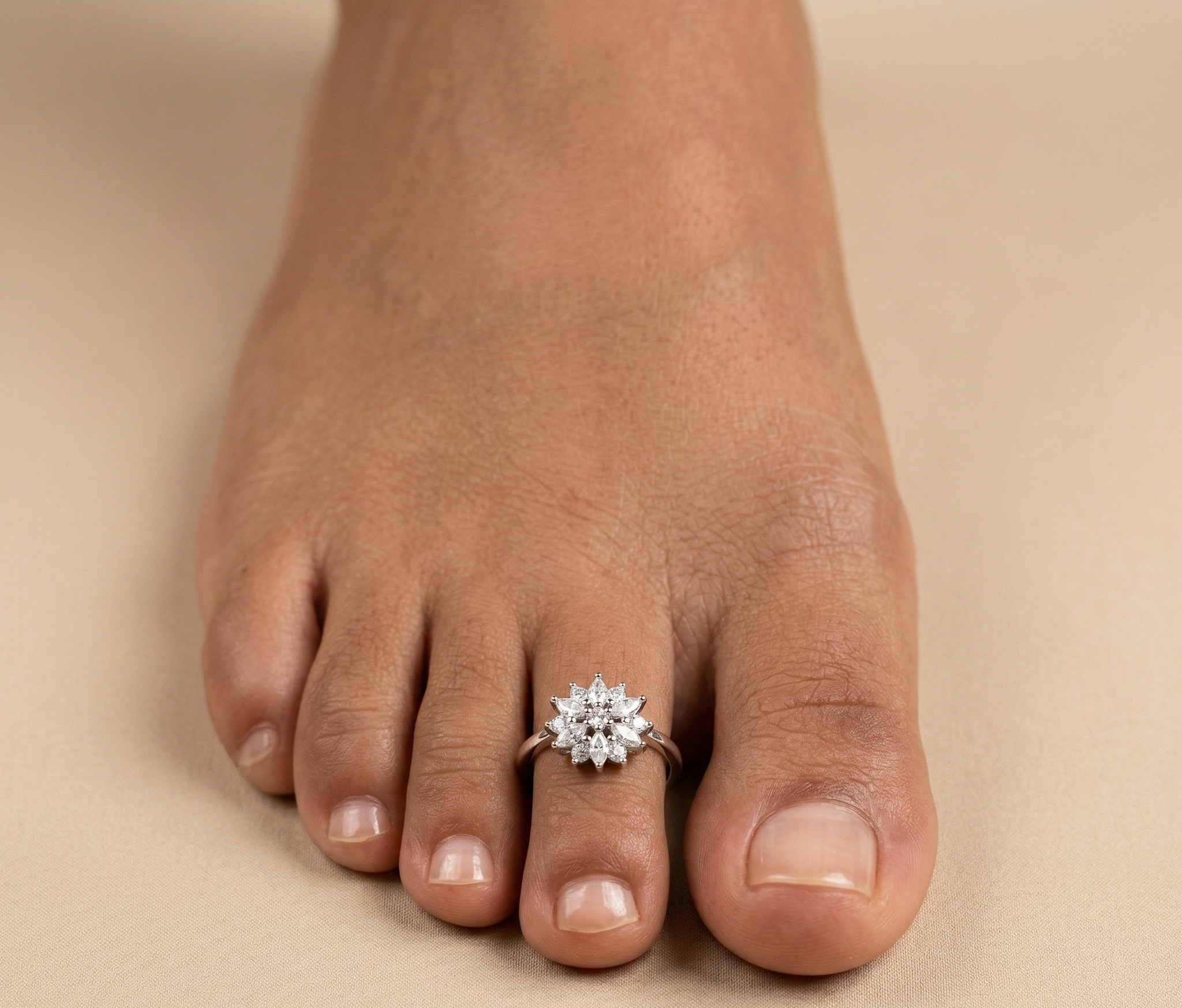 Cut Floral Cluster Toe Rings