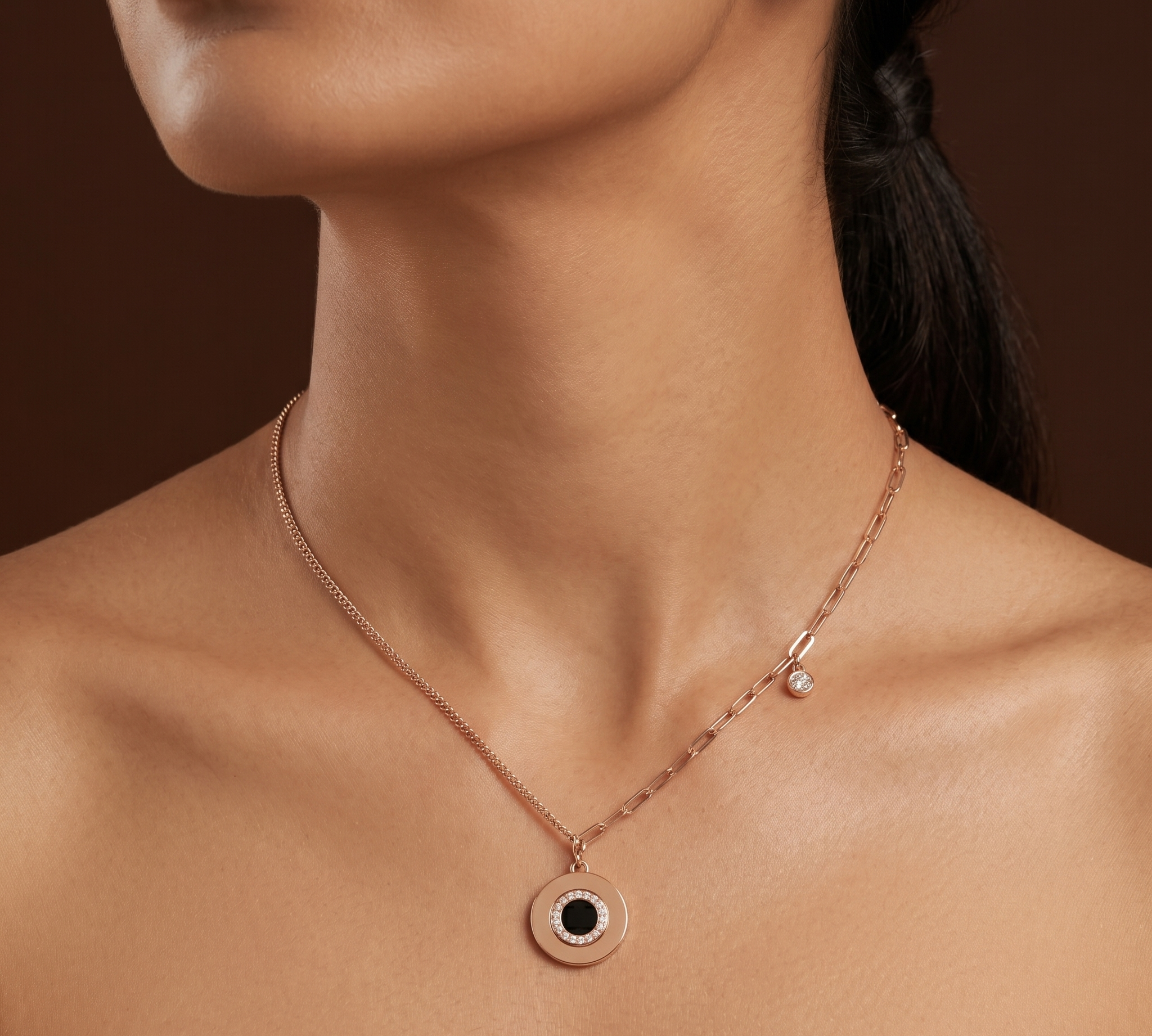 Circle shape rose gold chain pendant