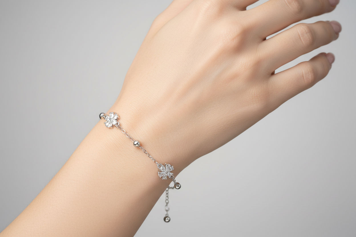 Snowflake charms bracelet