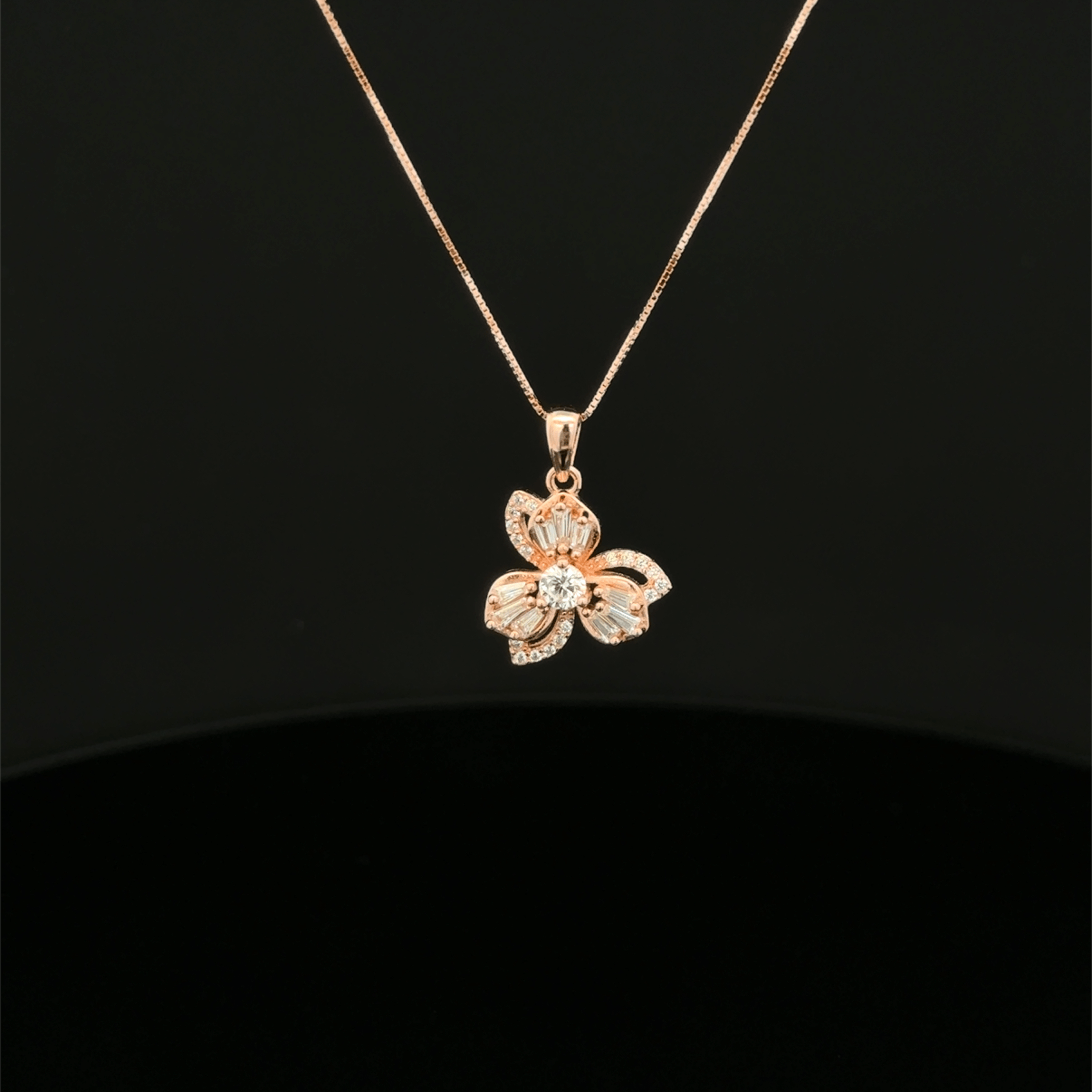 Flower rose gold chain pendant