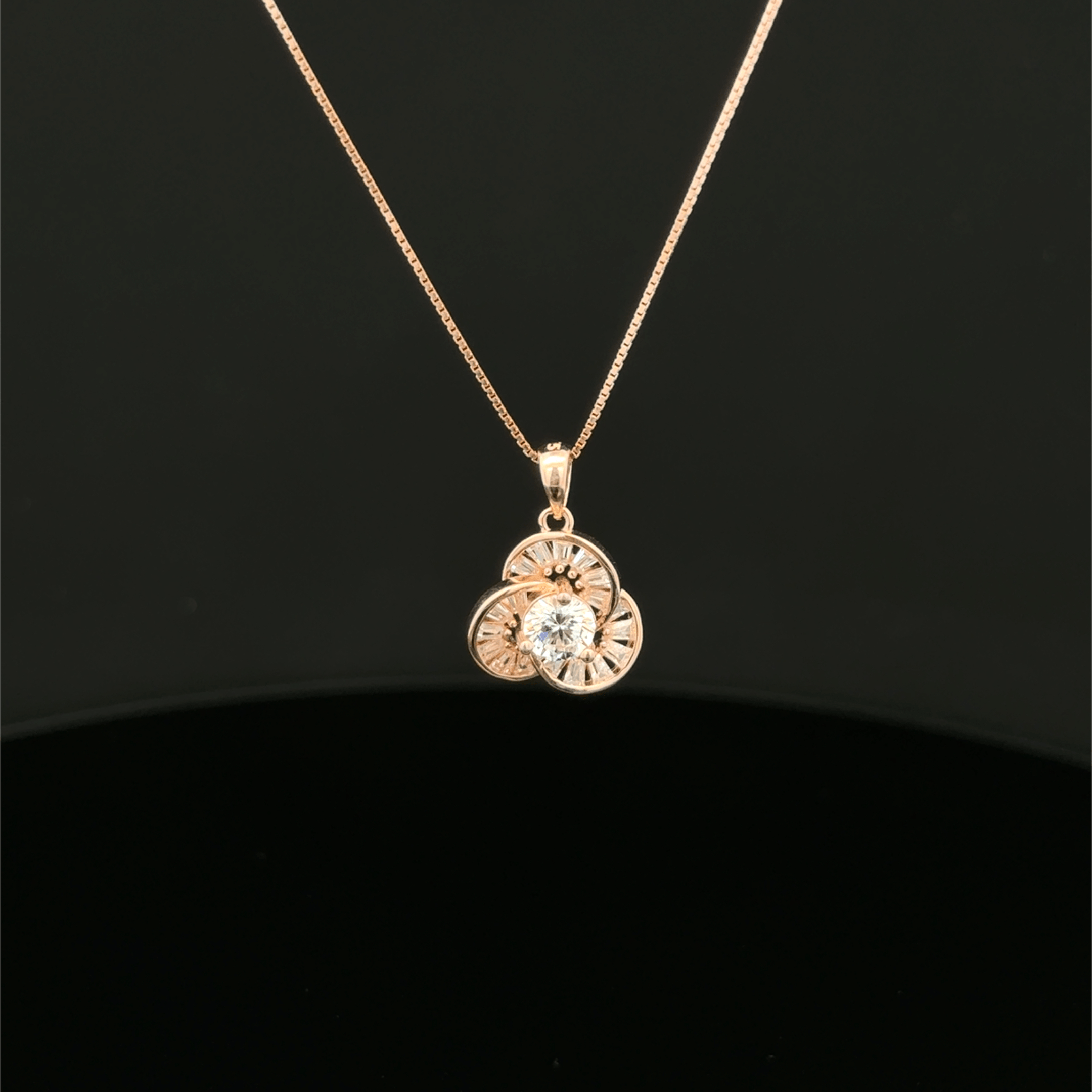Baguette Trinity Knot rose gold chain pendant