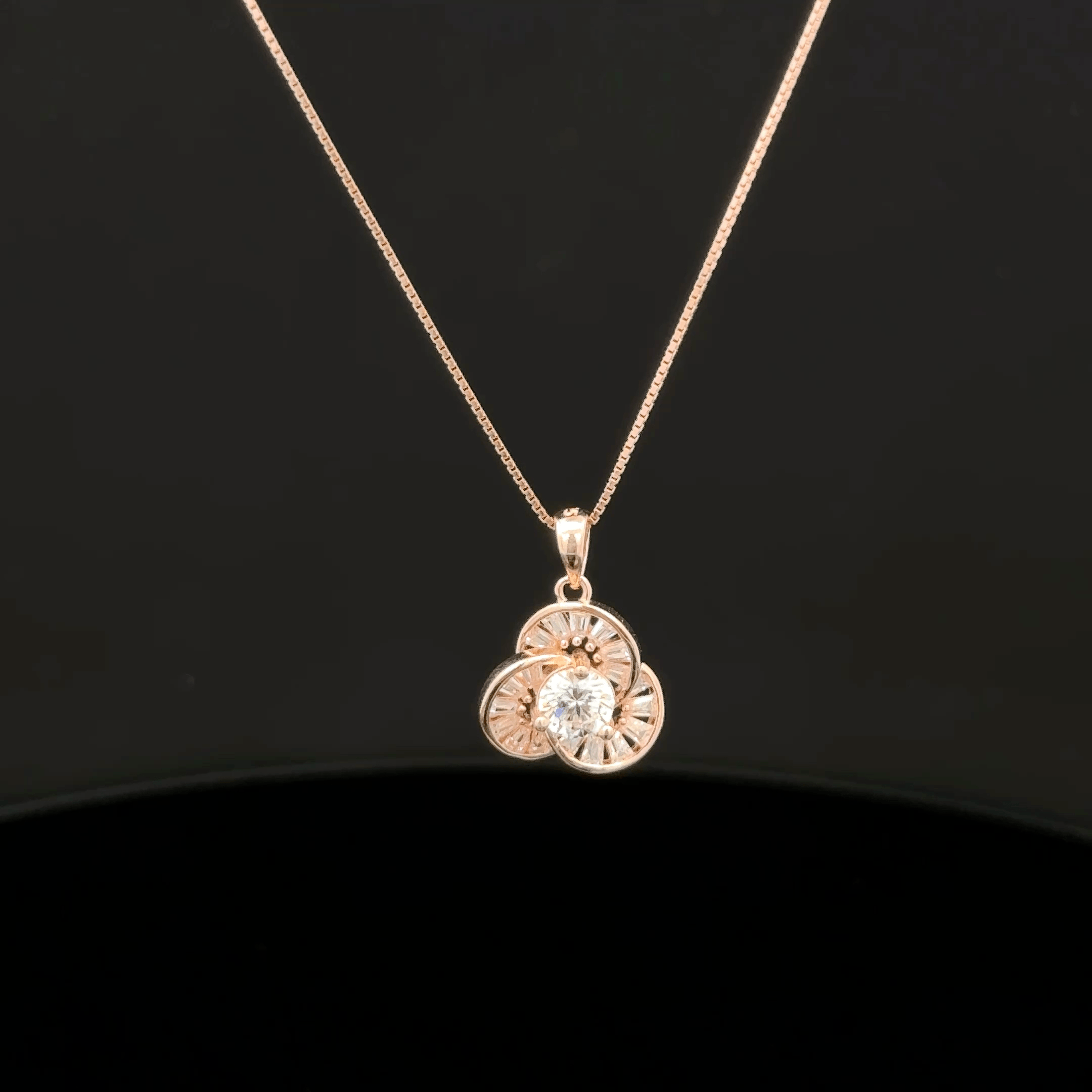 Baguette Trinity Knot rose gold chain pendant