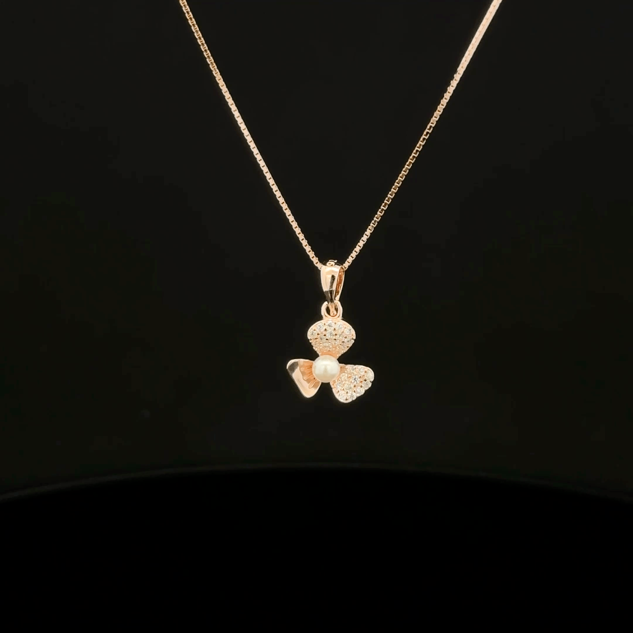 Flower with pearl rose gold chain pendant