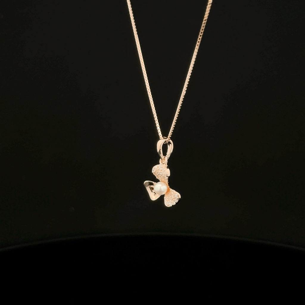 Flower with pearl rose gold chain pendant