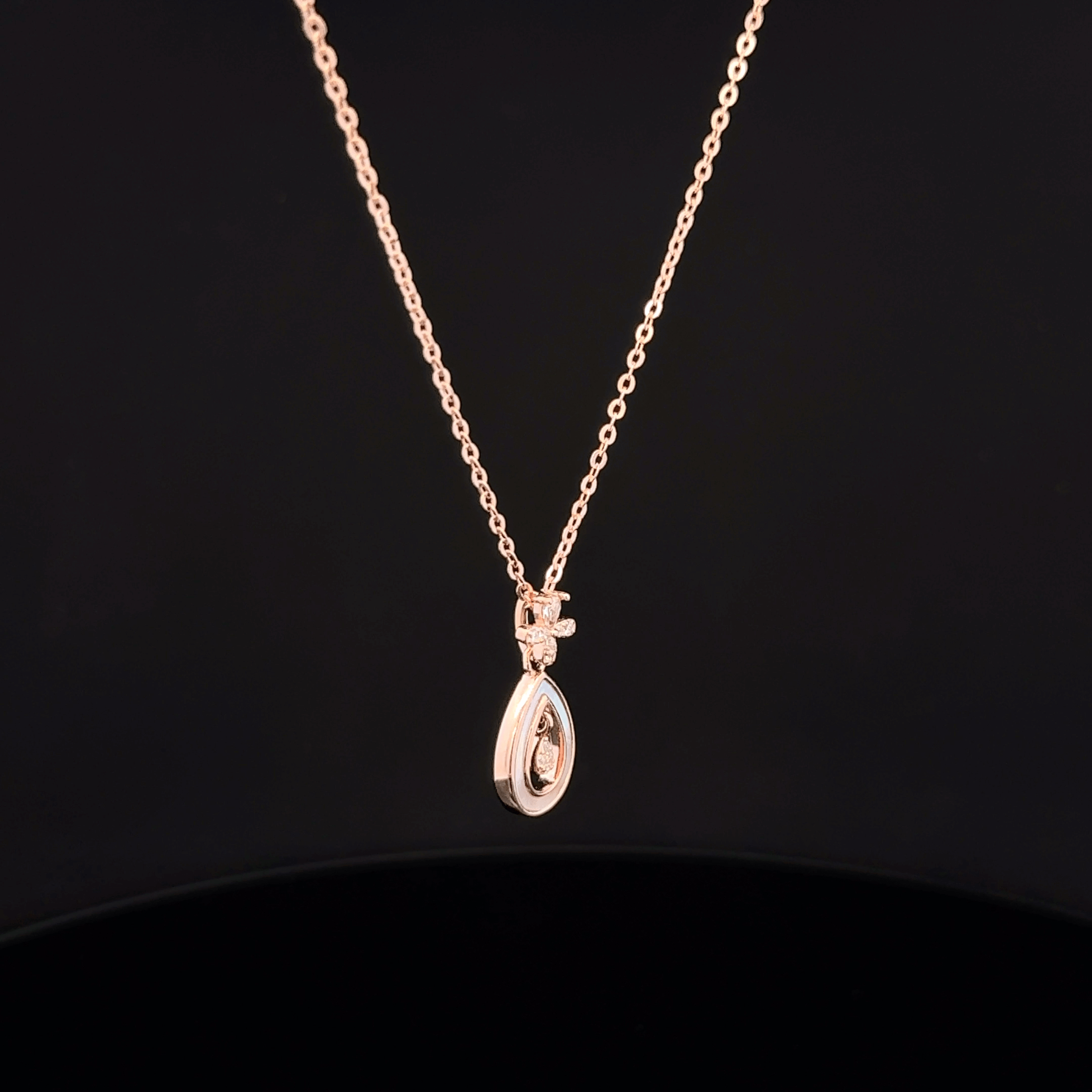 Mother of Pearl Teardrop rose gold chain pendant