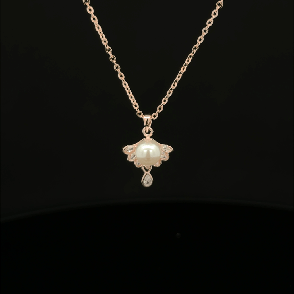 Pearl rose gold chain pendant