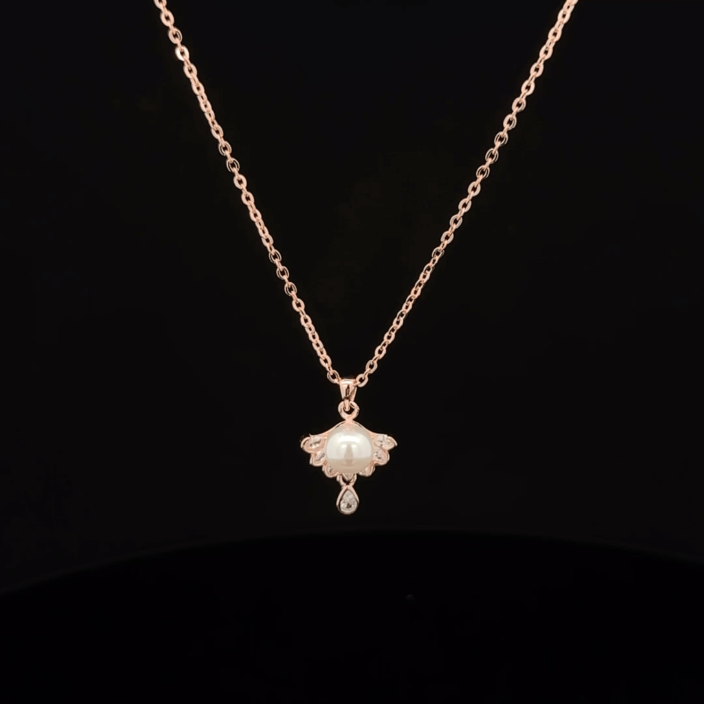 Pearl rose gold chain pendant