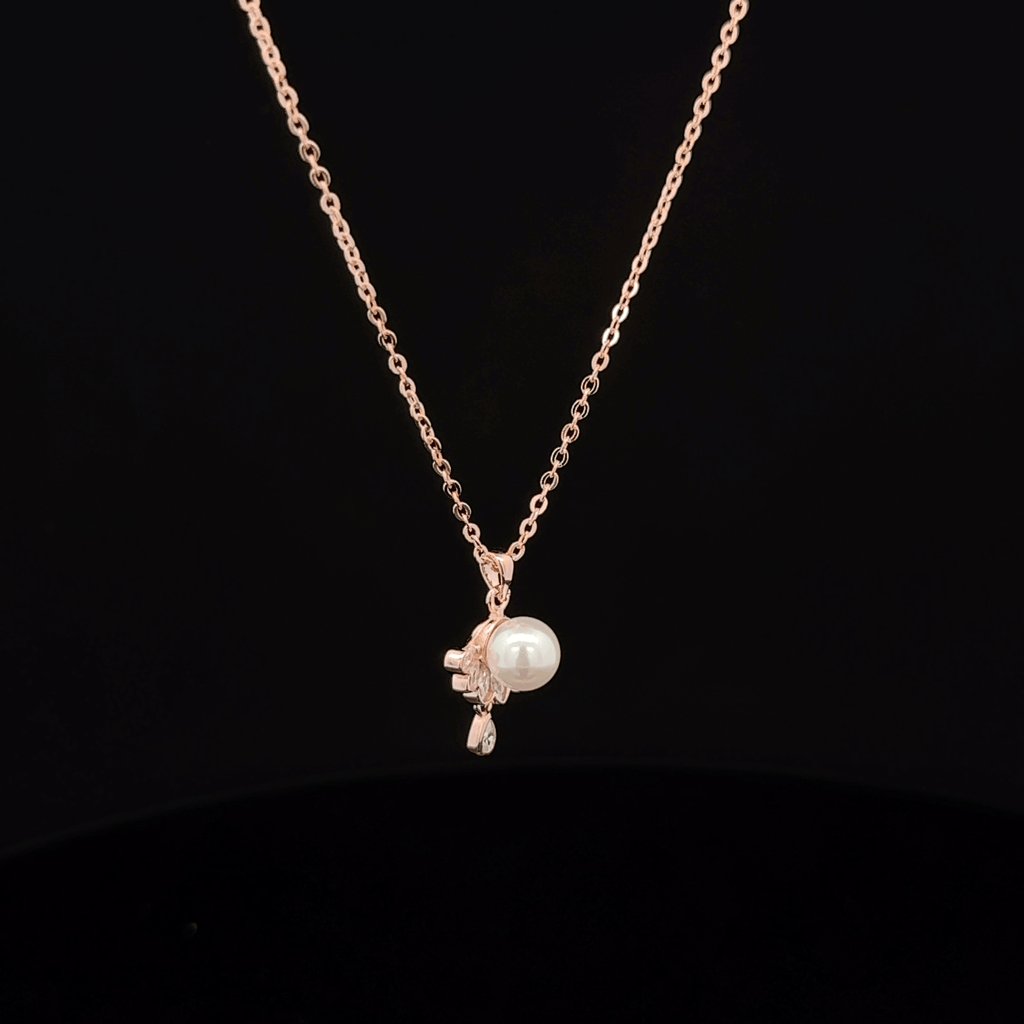 Pearl rose gold chain pendant