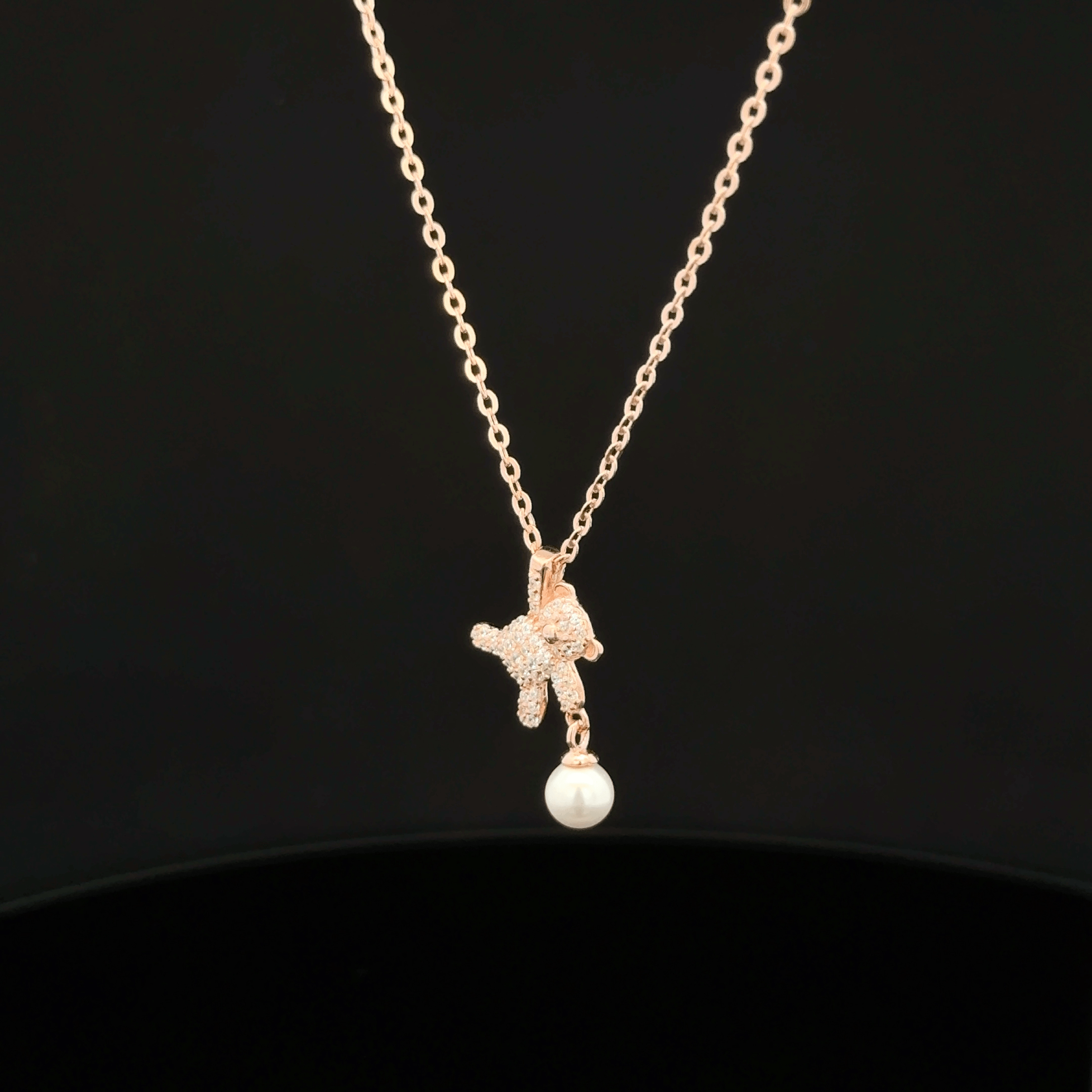 Teddy rose gold chain pendant