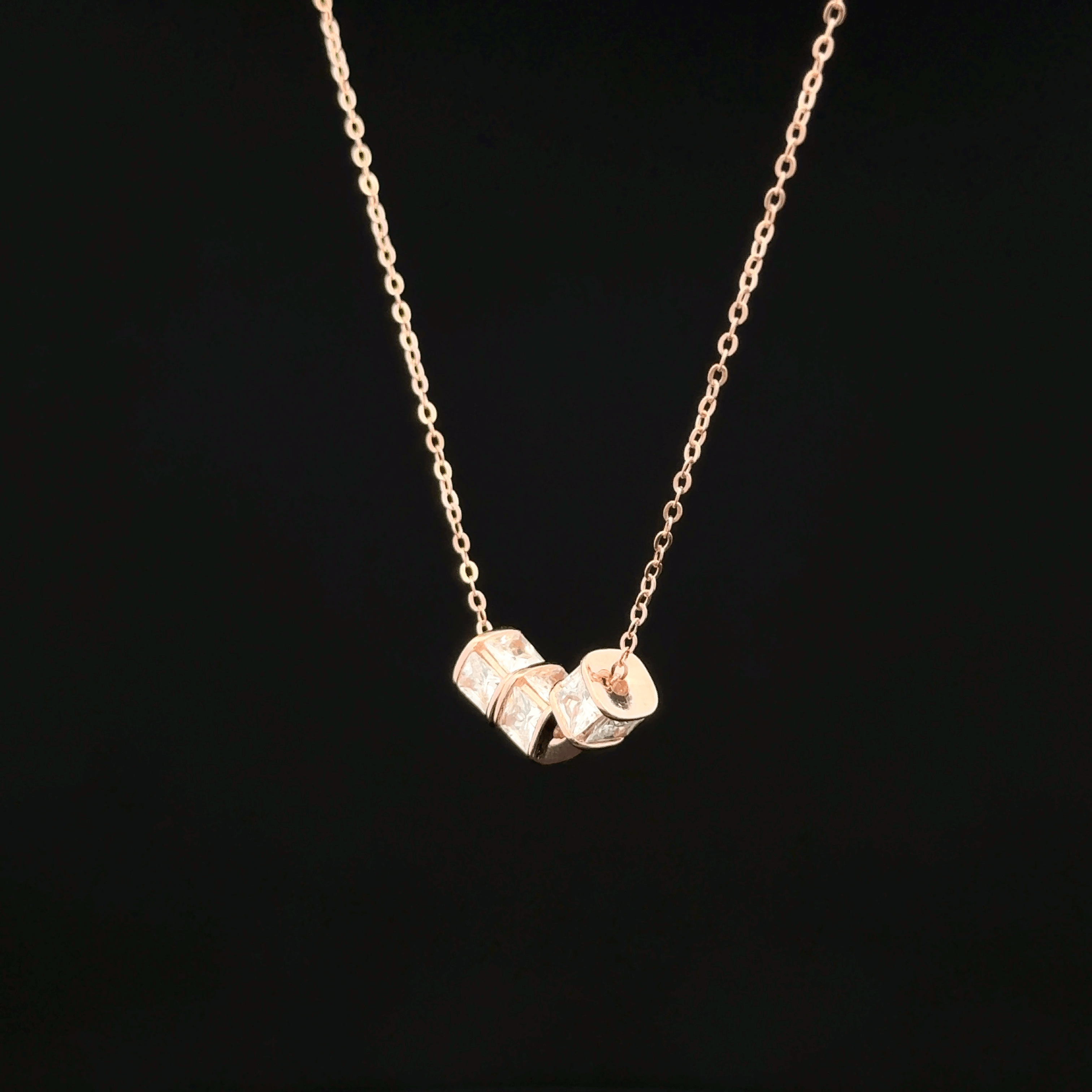 Cubic rose gold chain pendant