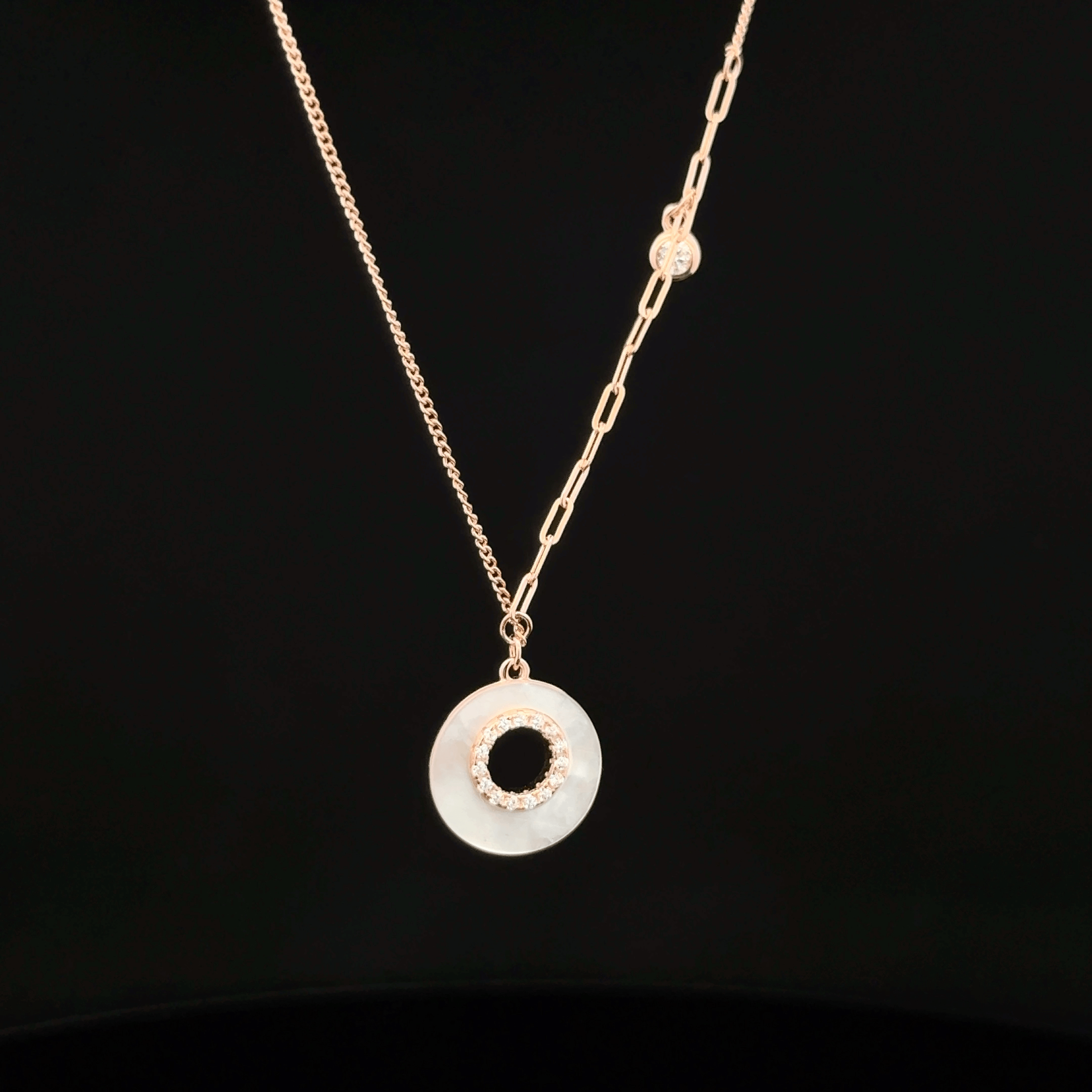 Circle shape rose gold chain pendant
