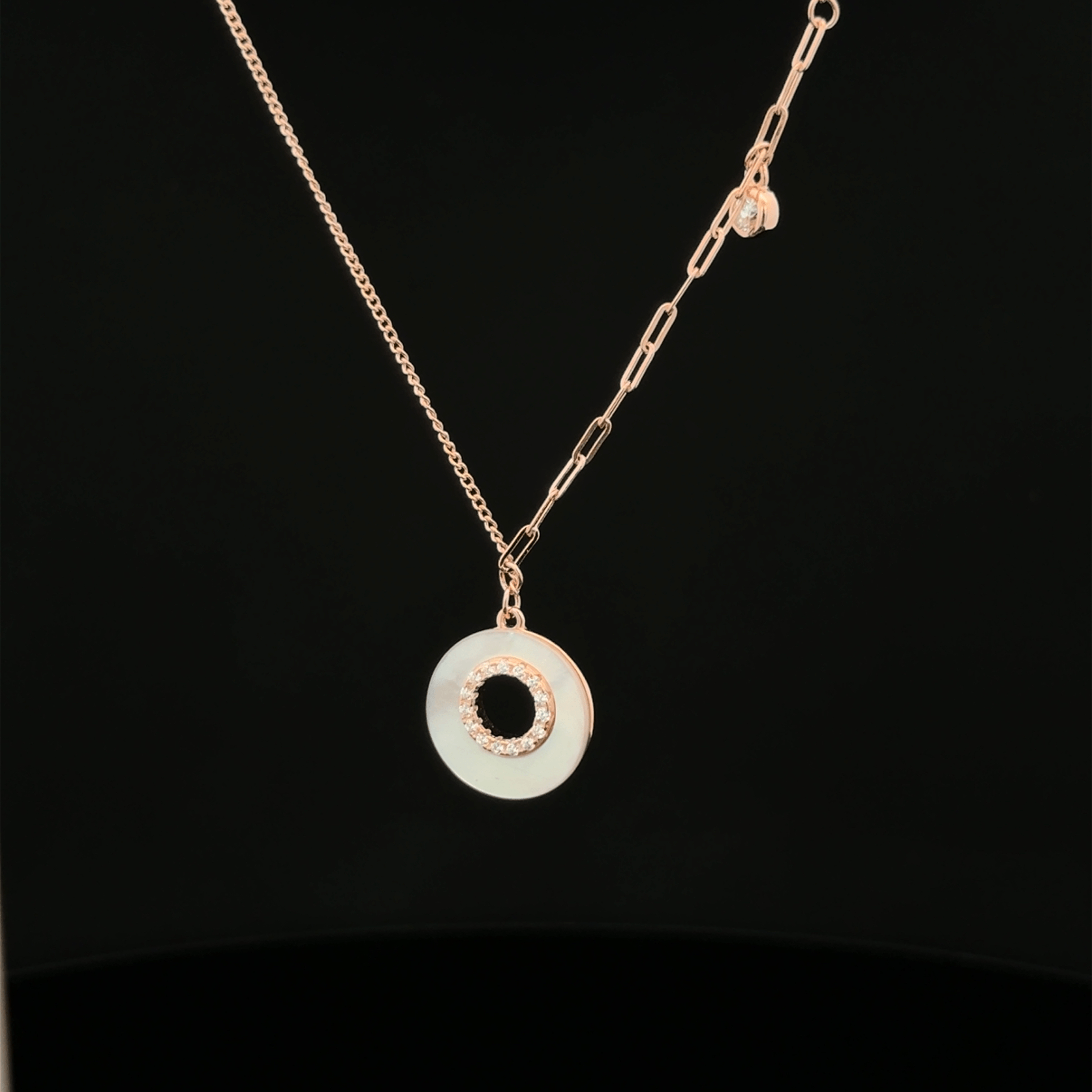 Circle shape rose gold chain pendant