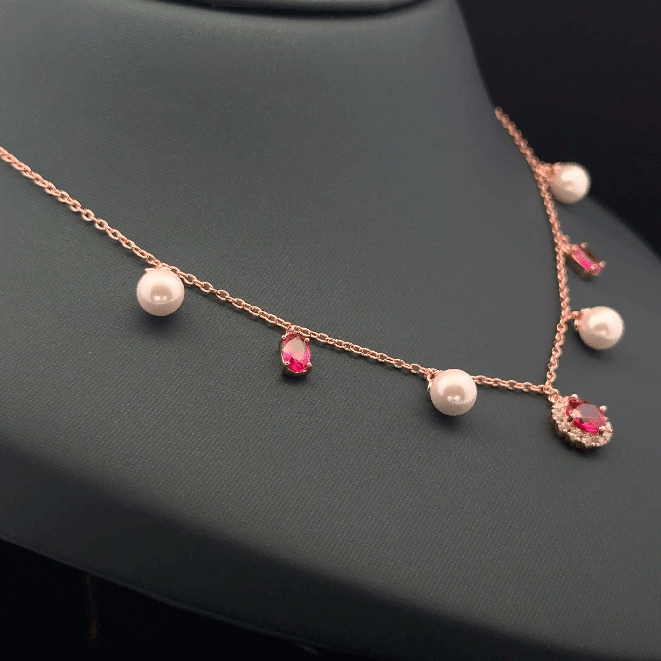 Pearl with pink stone