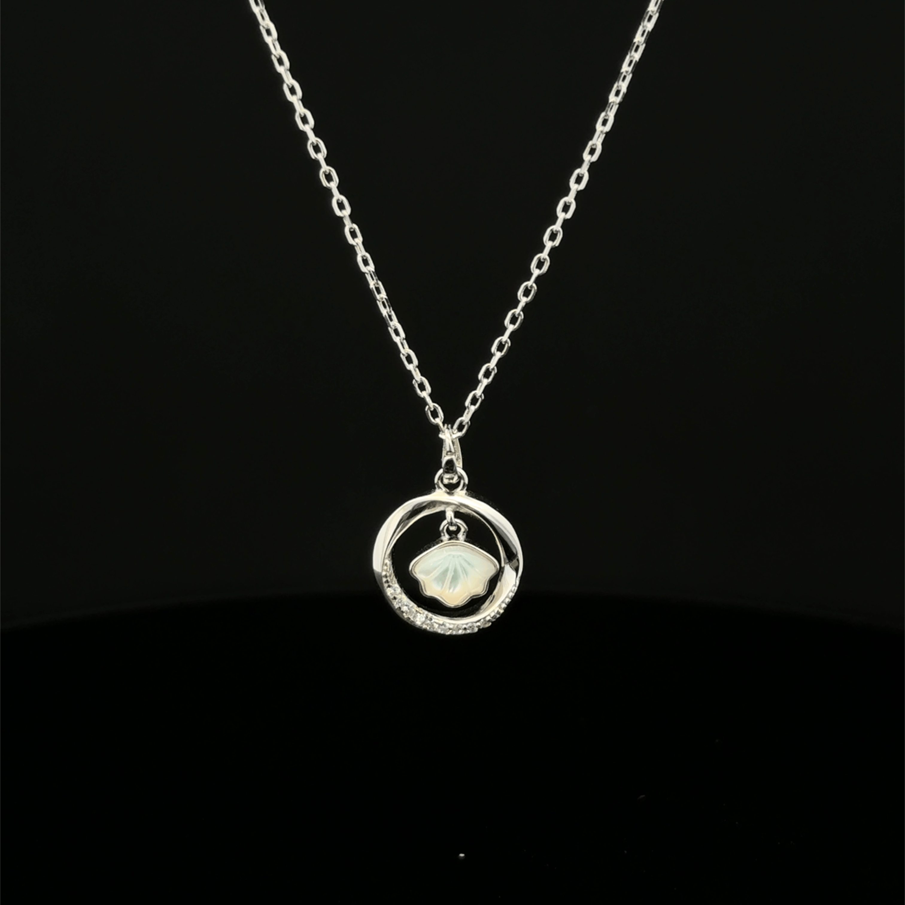 RHODIUM CIRCLE CHAIN WITH PENDANT