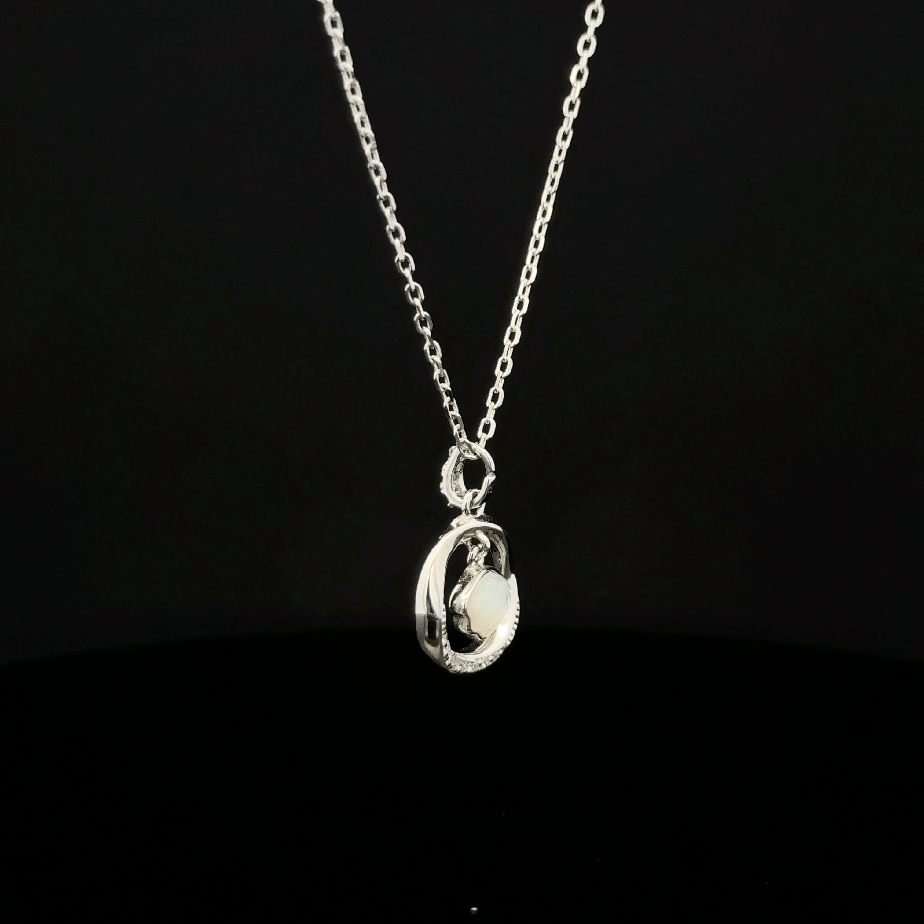RHODIUM CIRCLE CHAIN WITH PENDANT
