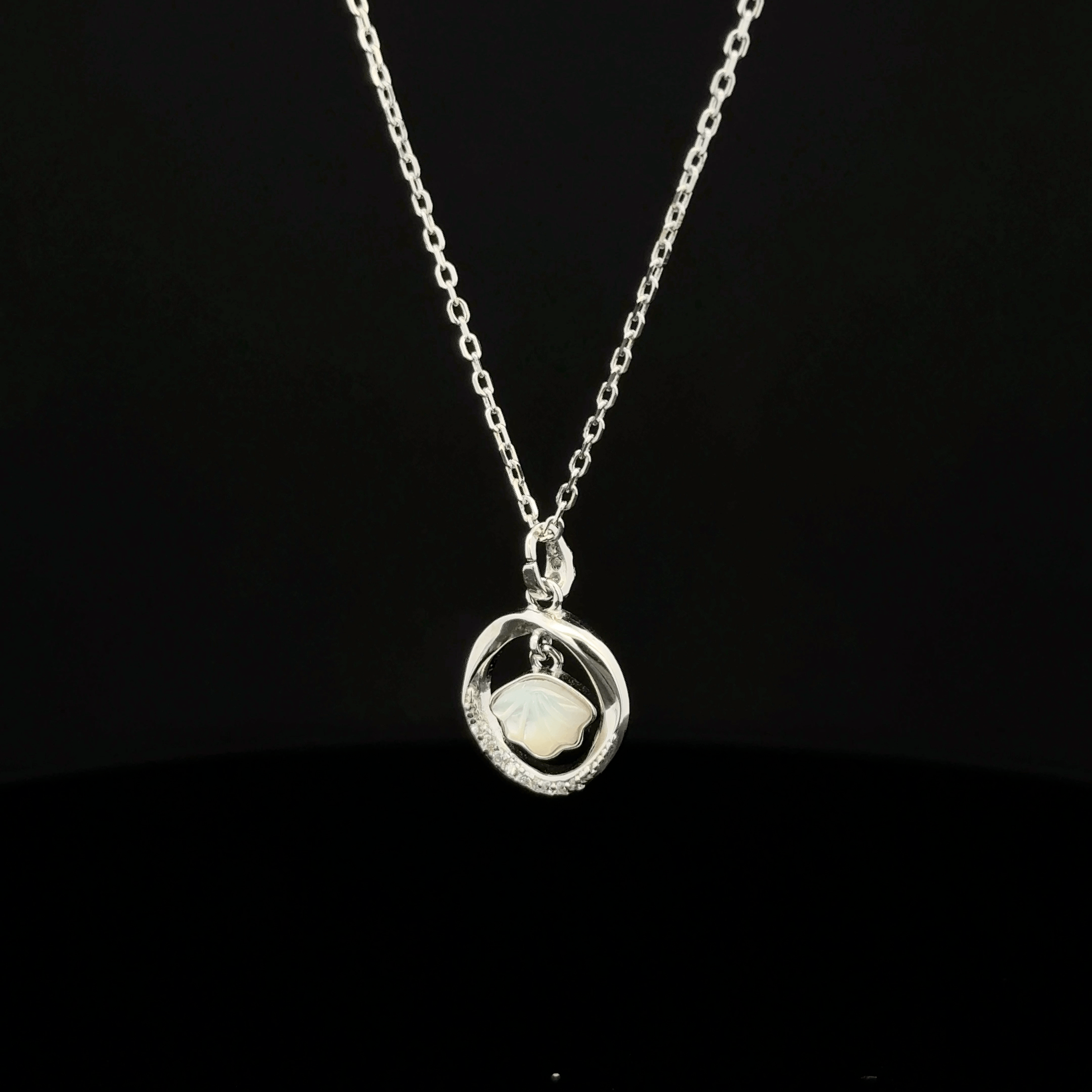 RHODIUM CIRCLE CHAIN WITH PENDANT