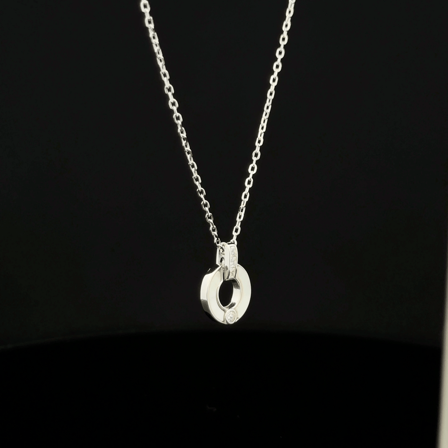 CIRCLE CHAIN WITH PENDANT