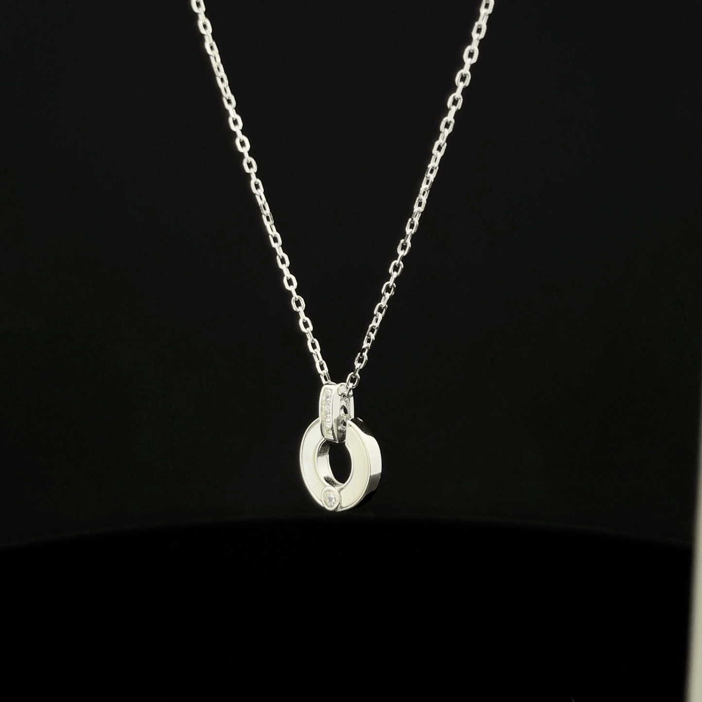 CIRCLE CHAIN WITH PENDANT