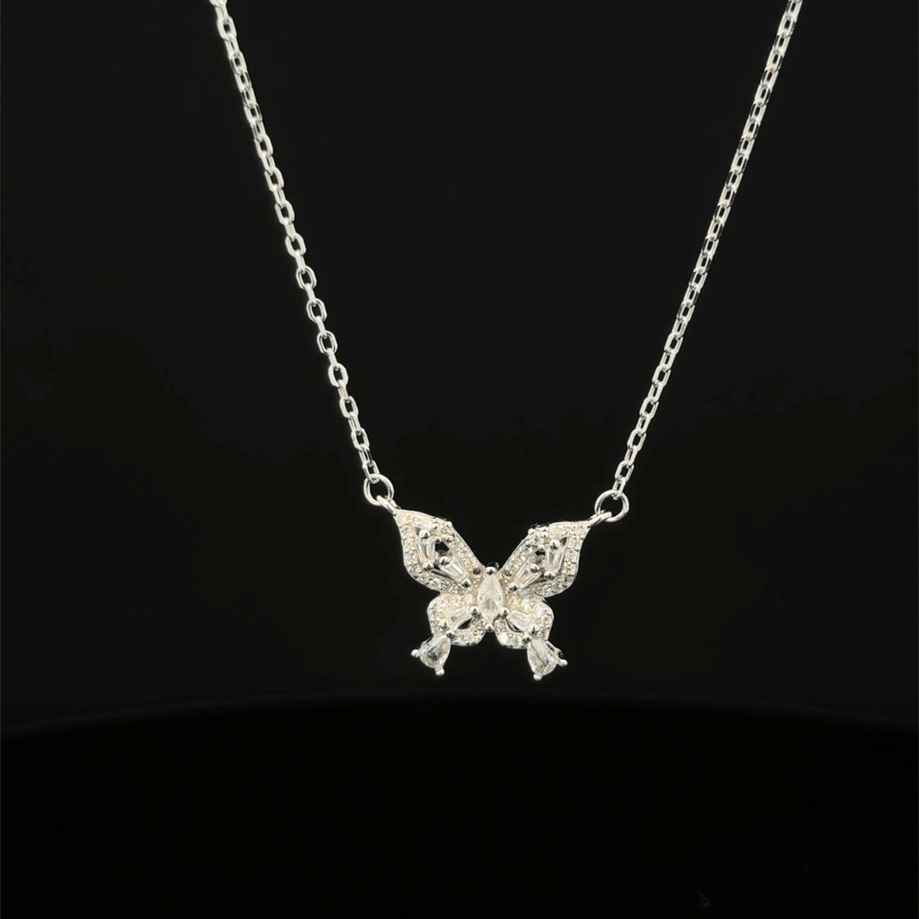 BUTTERFLY CHAIN WITH PENDANT