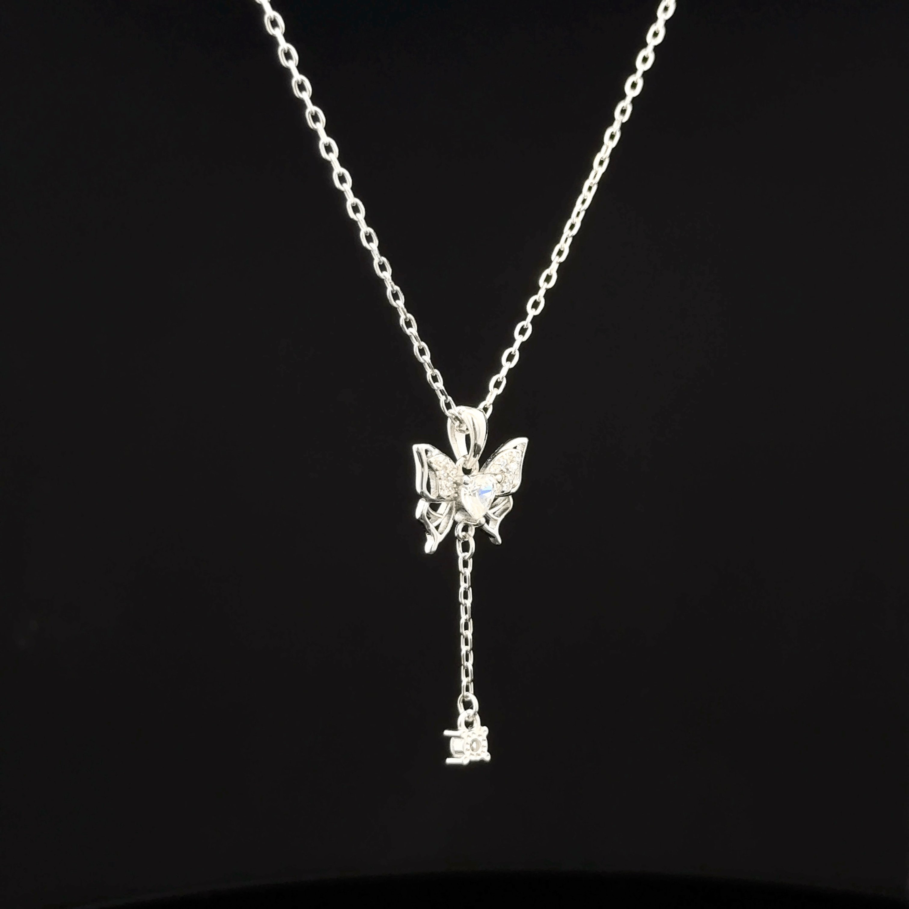BUTTERFLY CHAIN WITH PENDANT