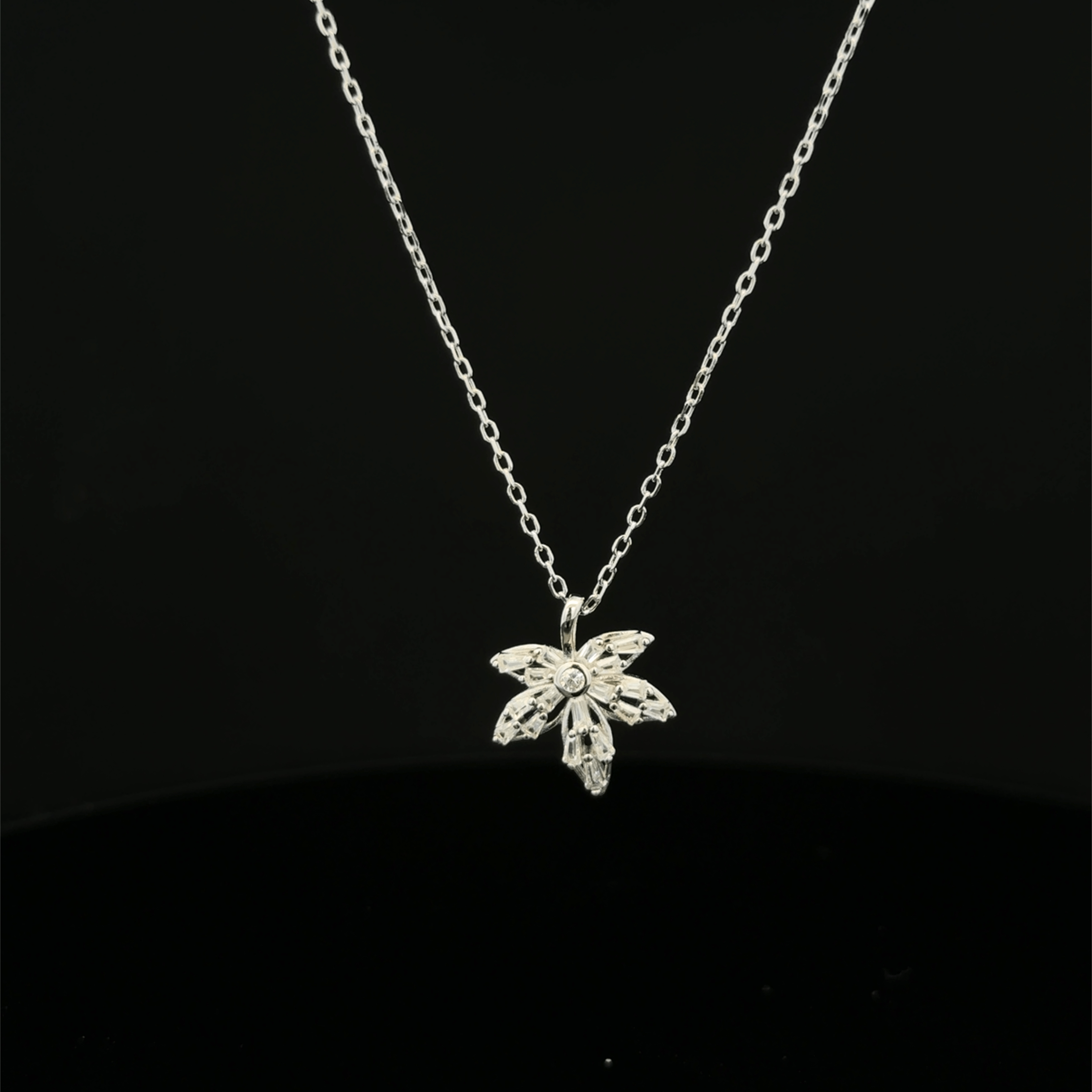 LEAF CHAIN WITH PENDANT