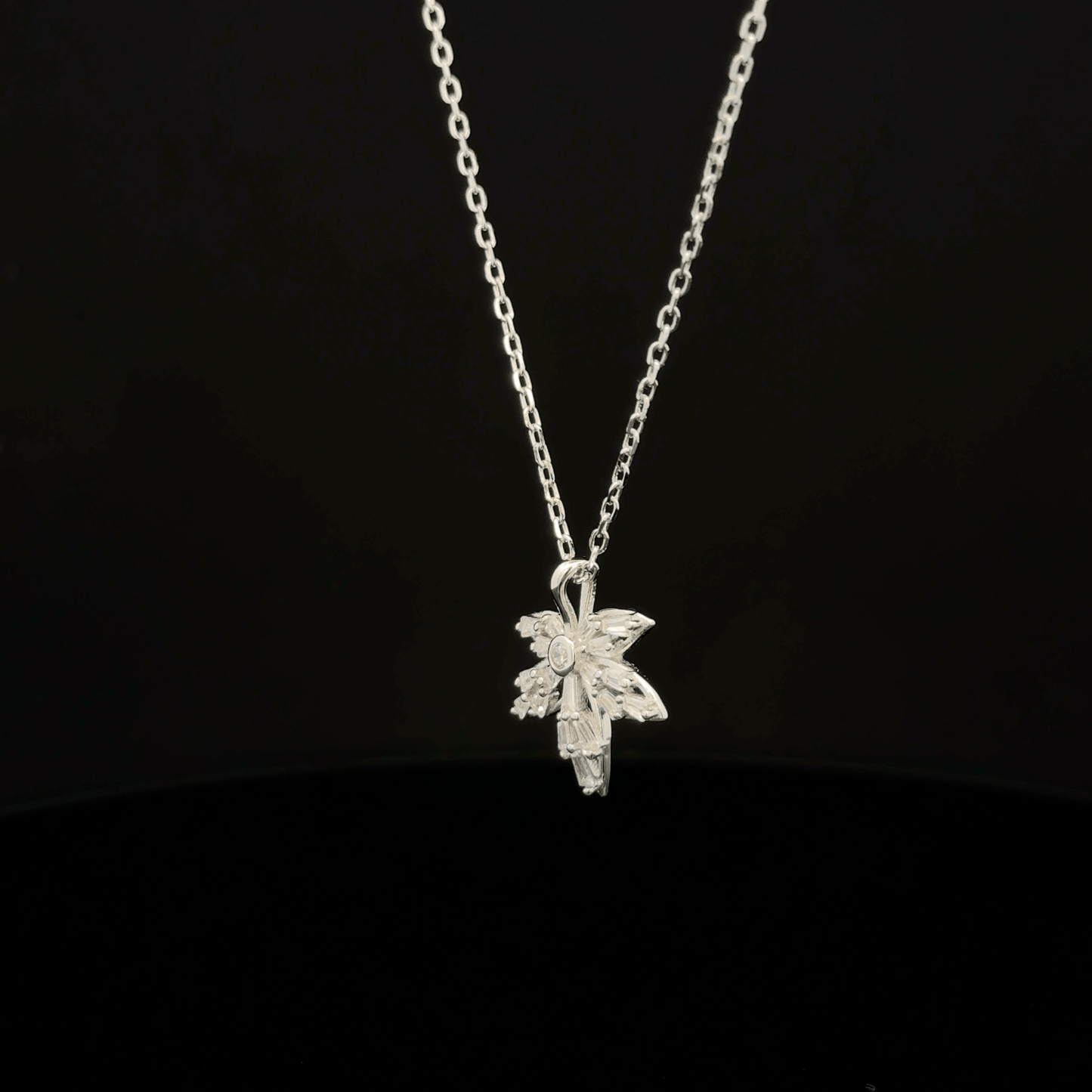LEAF CHAIN WITH PENDANT