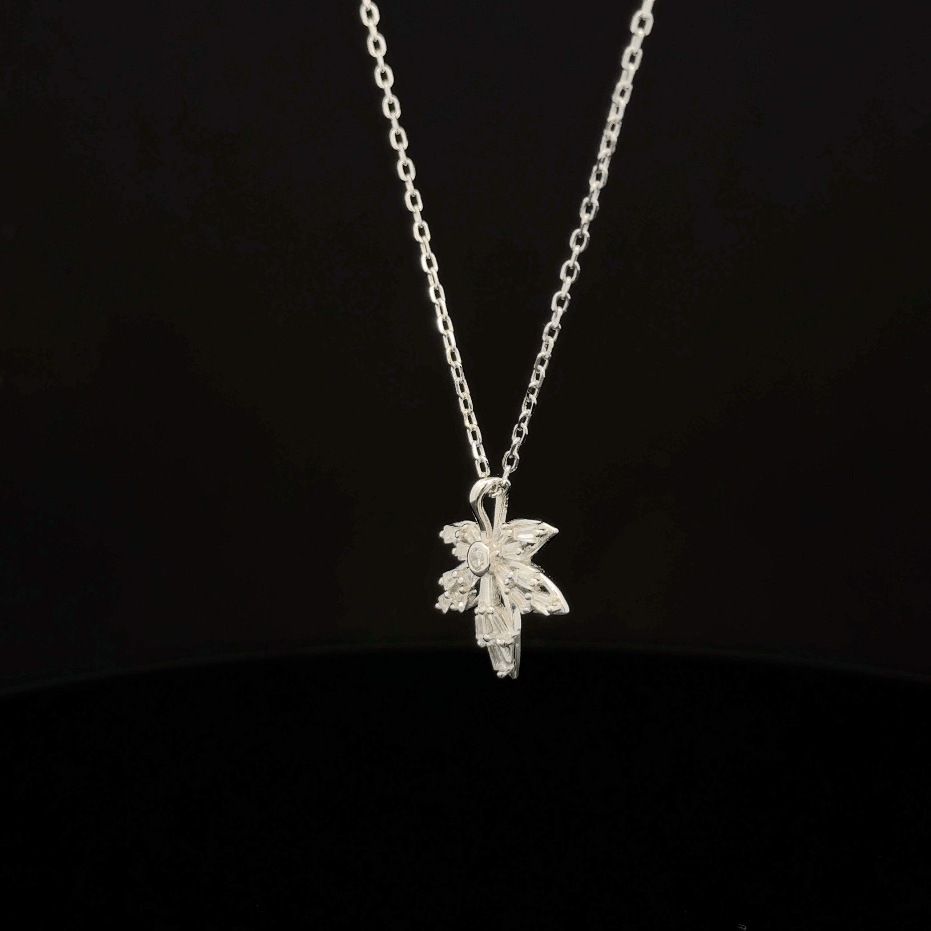 LEAF CHAIN WITH PENDANT