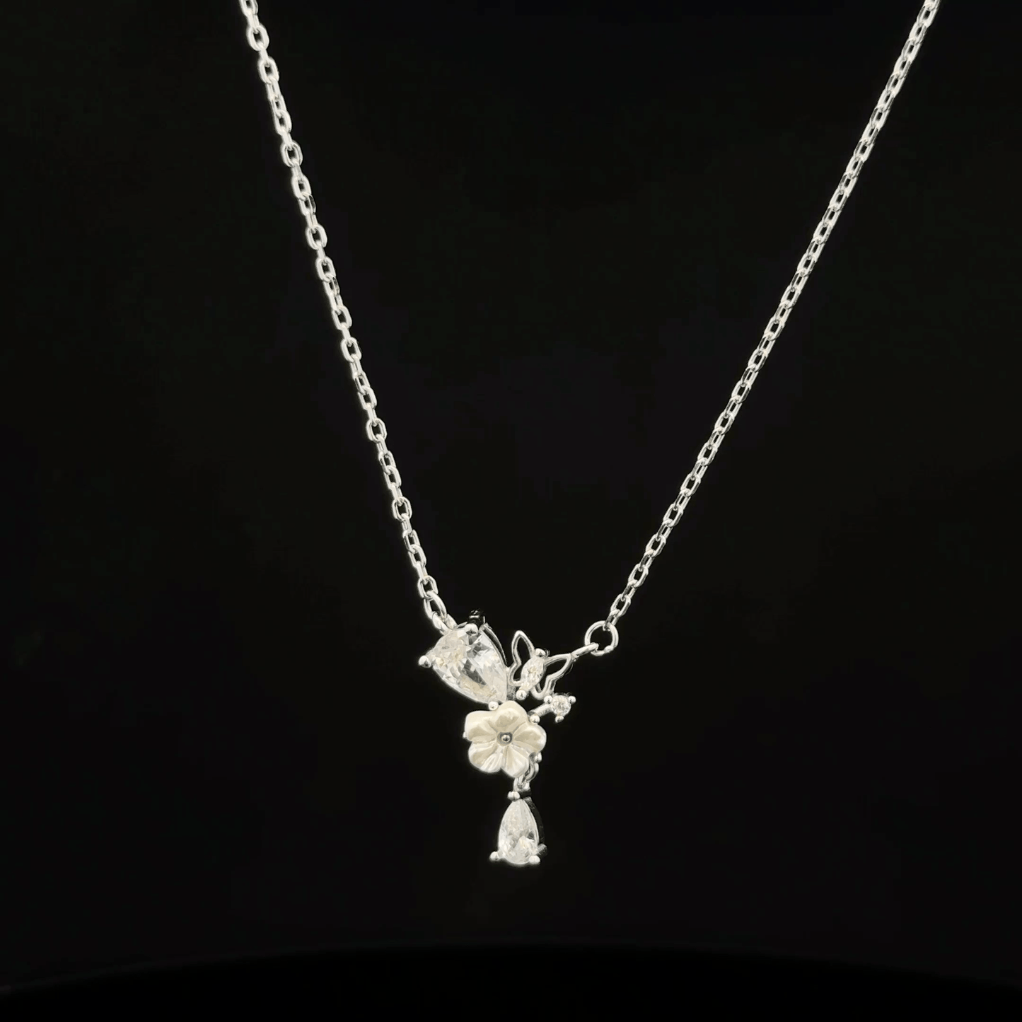 FLOWER CHAIN WITH PENDANT