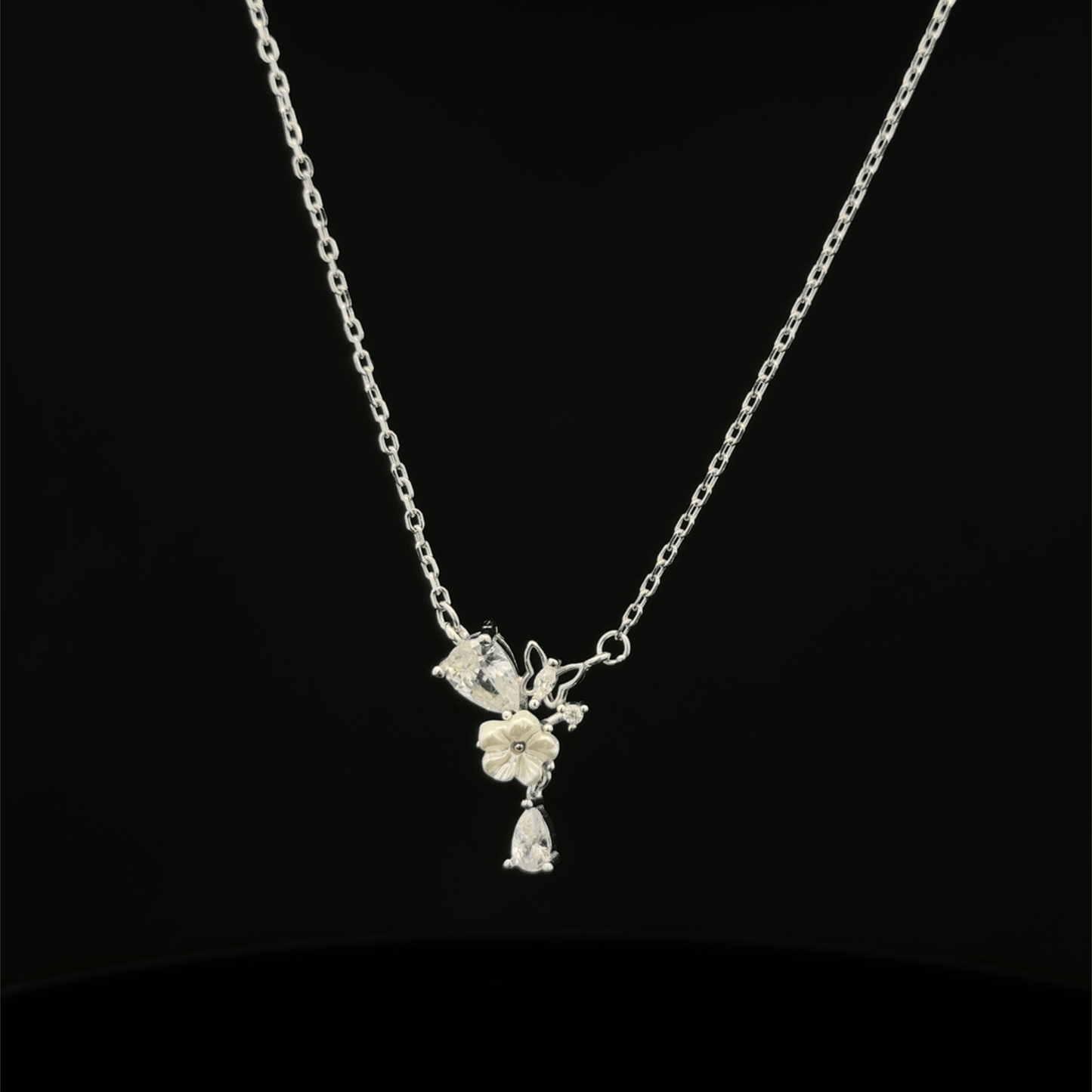 FLOWER CHAIN WITH PENDANT