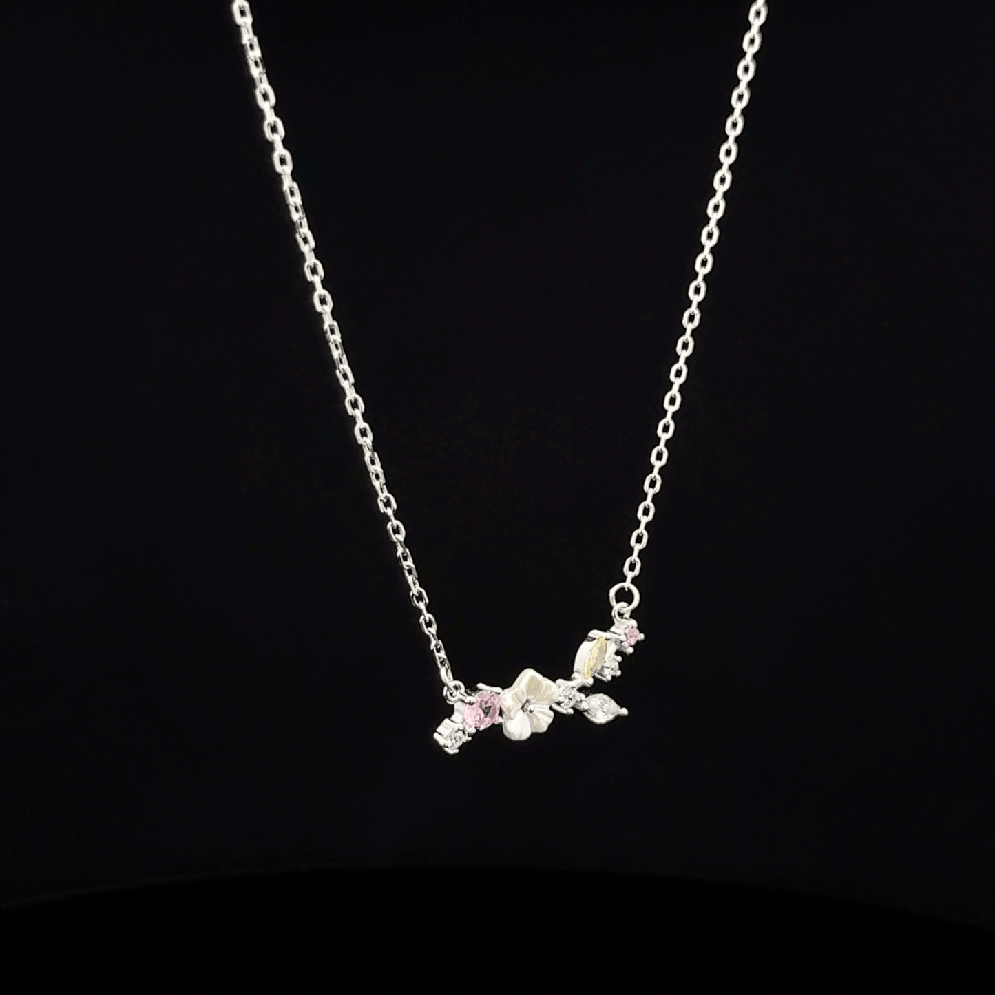 FLOWER CHAIN WITH PENDANT