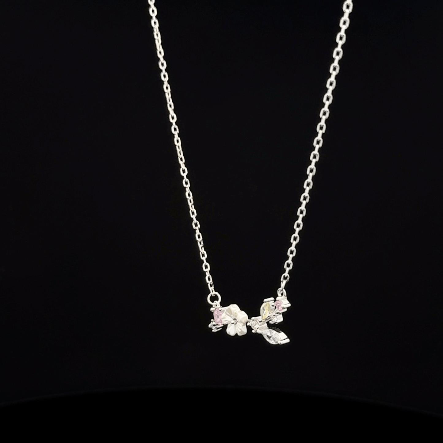 FLOWER CHAIN WITH PENDANT