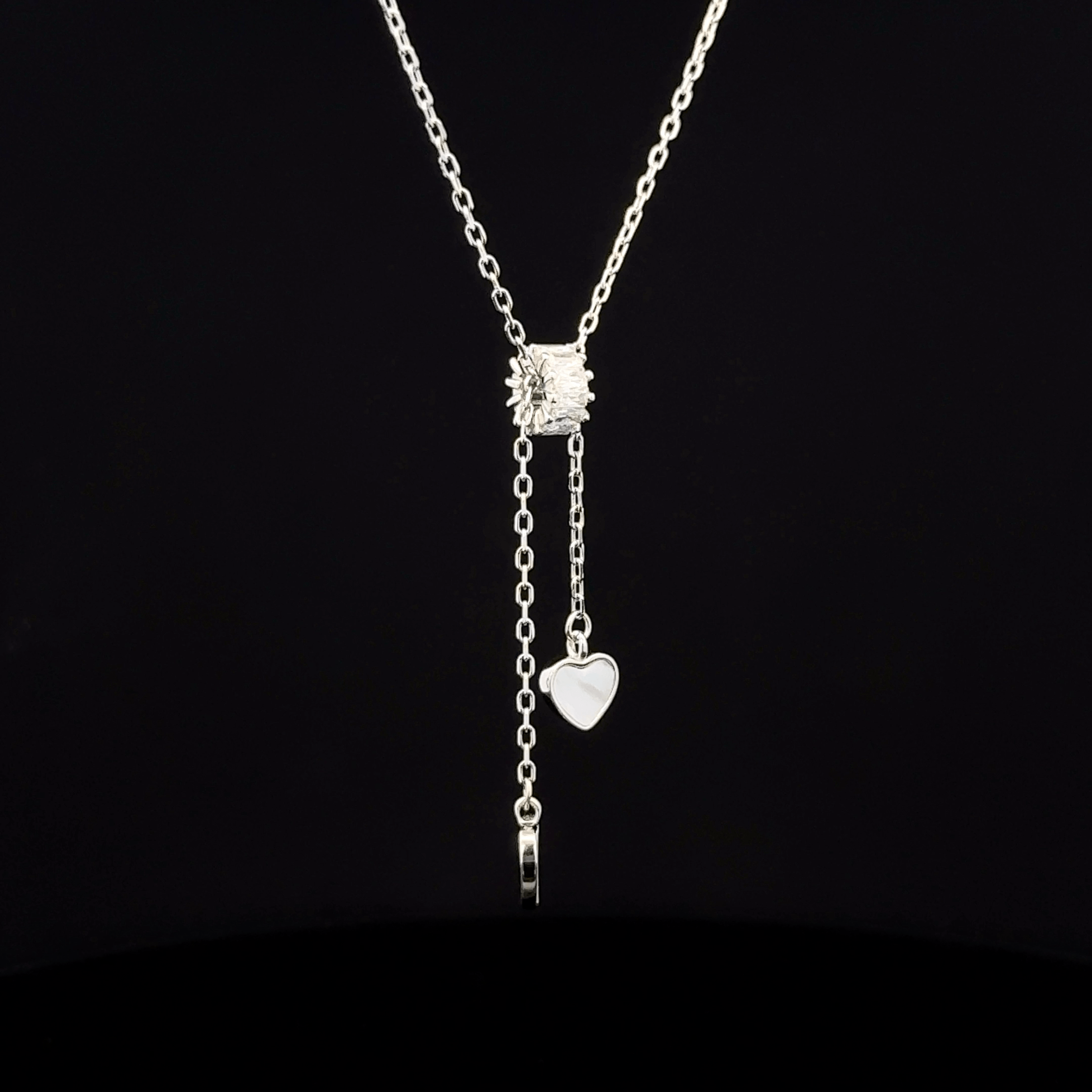 The Falling Hearts Lariat chain with pendant