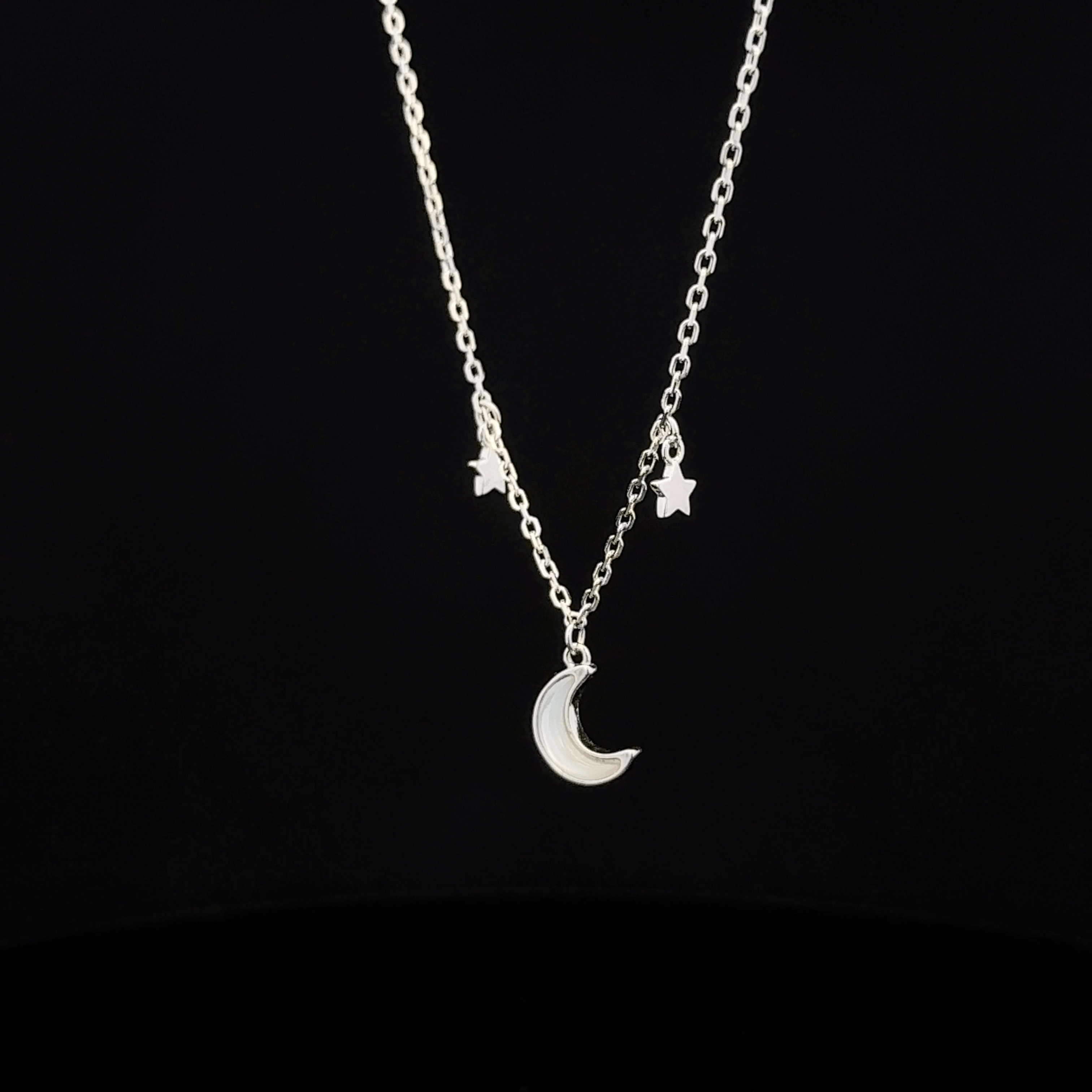 The Moonbeam Station chain with pendant
