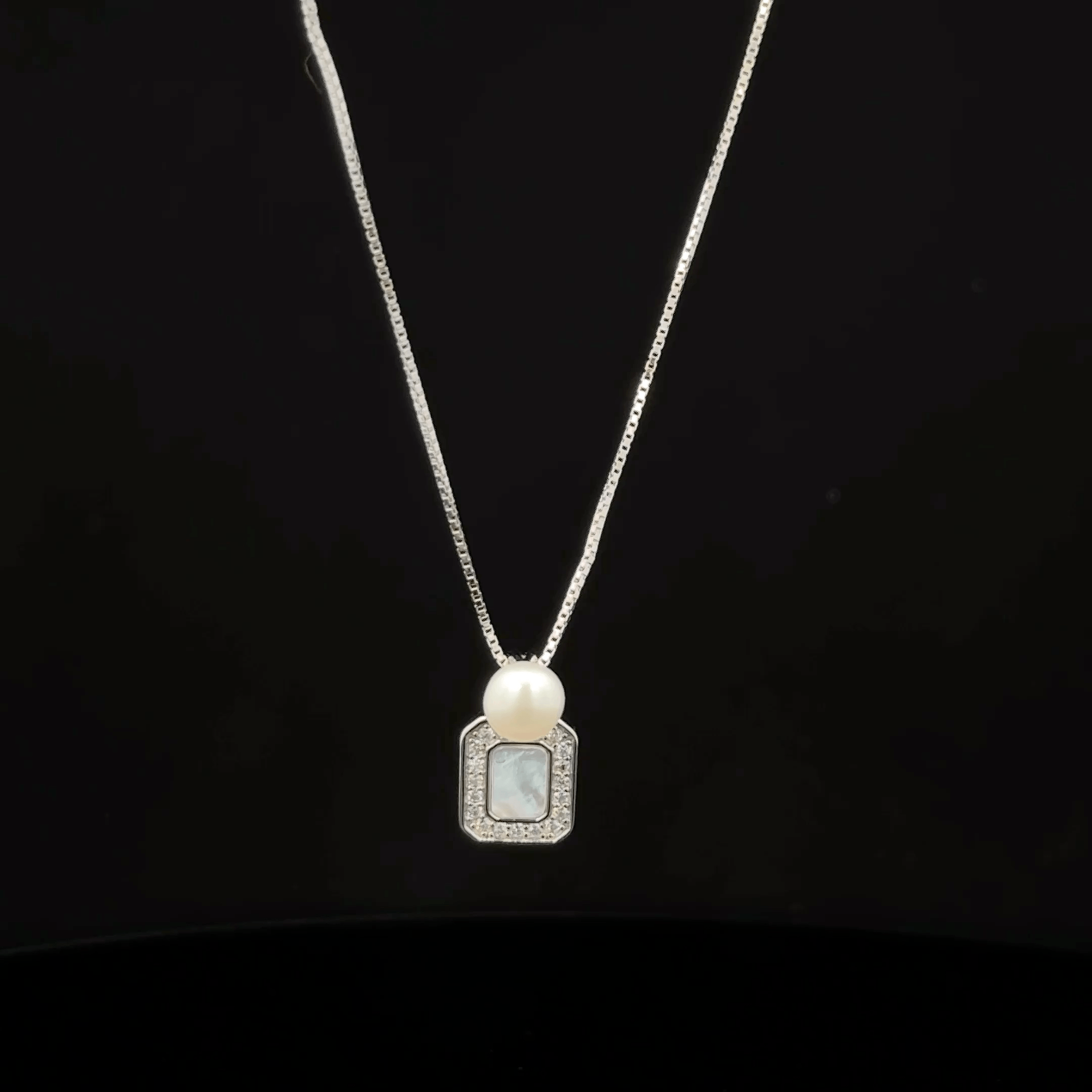 Elegant Pearl & Crystal Halo Pendant