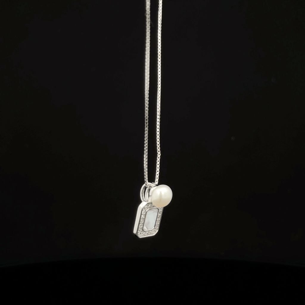 Elegant Pearl & Crystal Halo Pendant