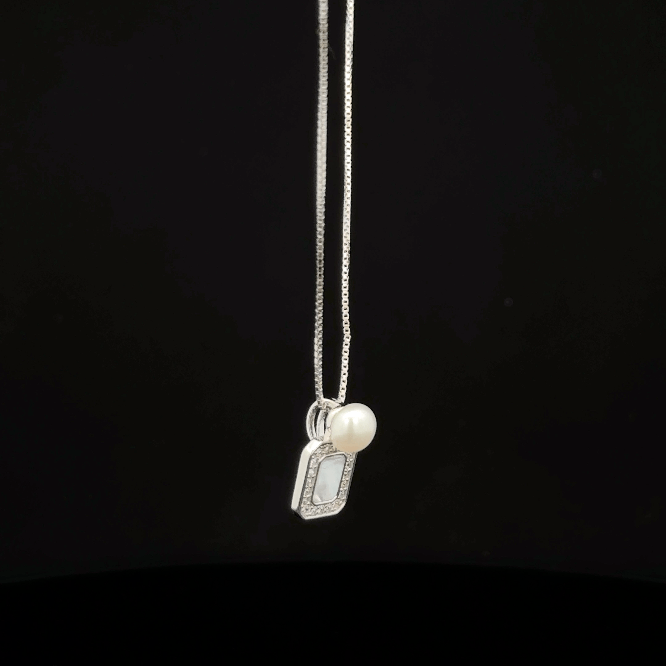 Elegant Pearl & Crystal Halo Pendant