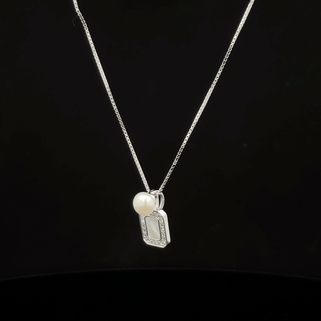 Elegant Pearl & Crystal Halo Pendant